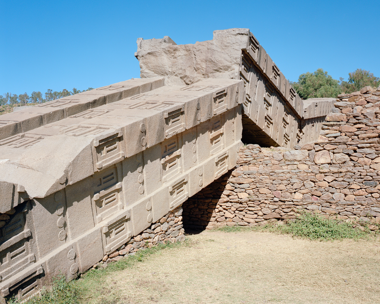 stele.jpg