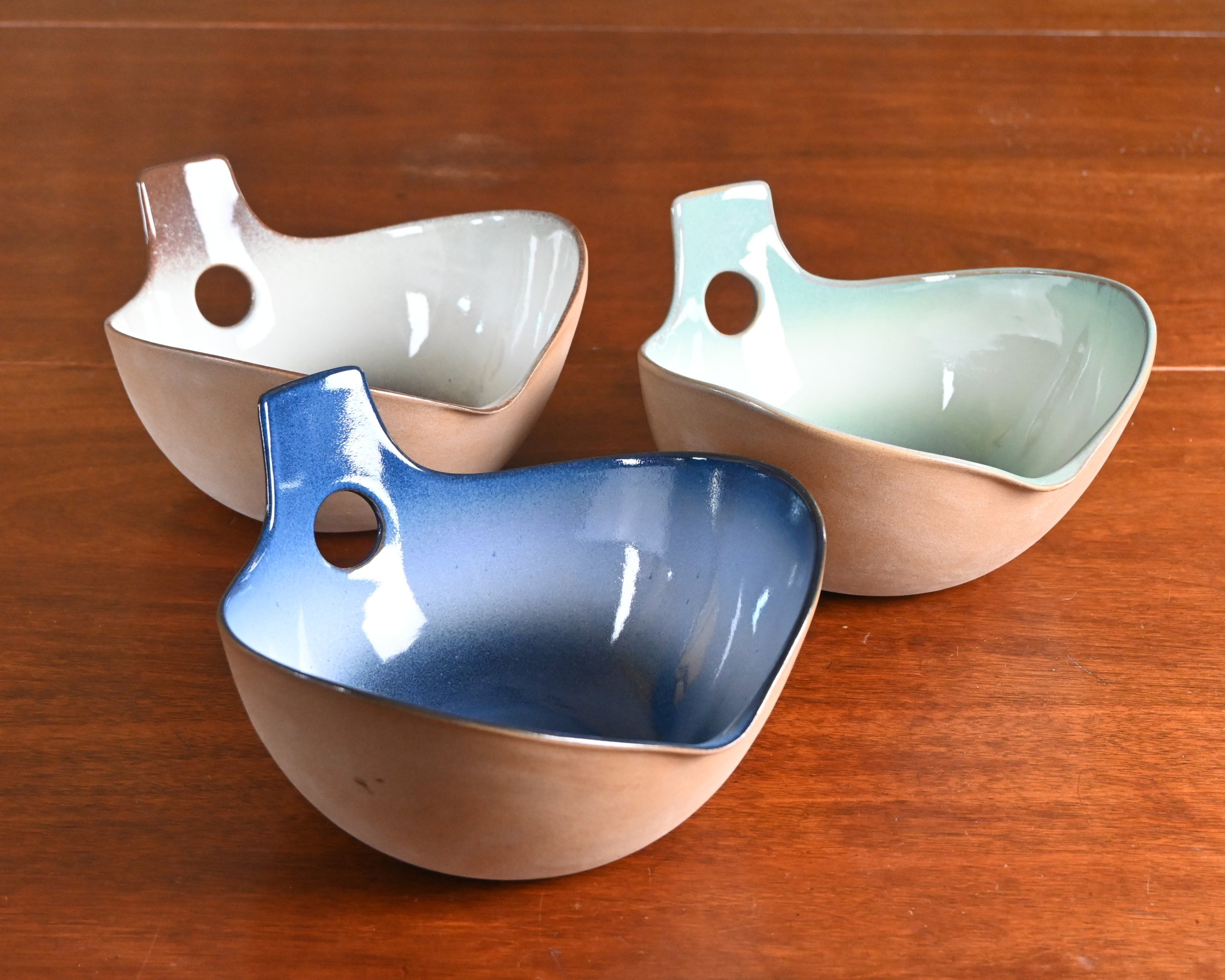 mixing bowl thumbhole 2.JPG