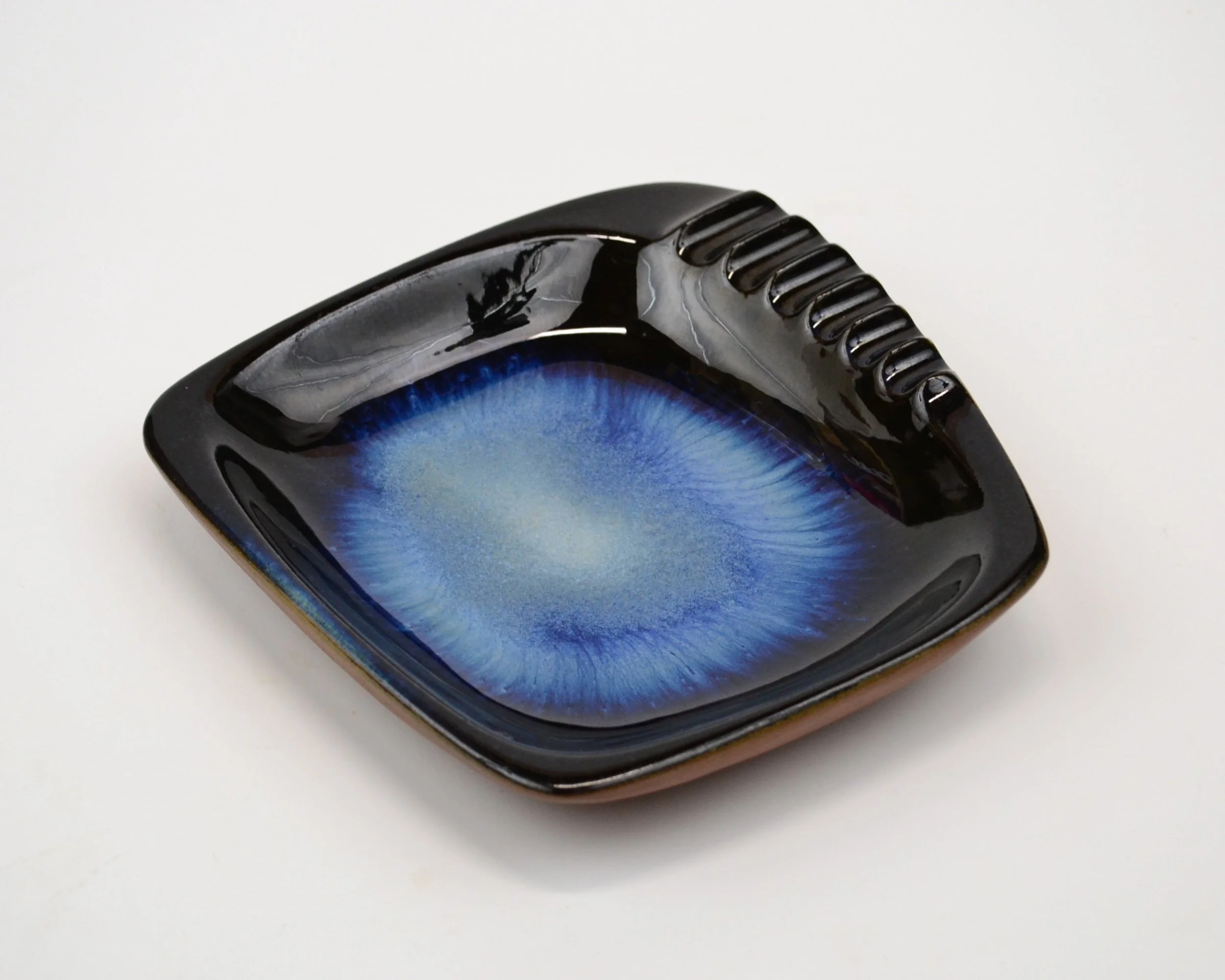 ashtray large 60s blue angled.JPG