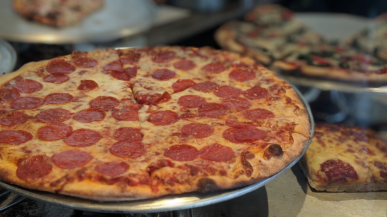 Pizza Mia Pepperoni Pizza.jpg