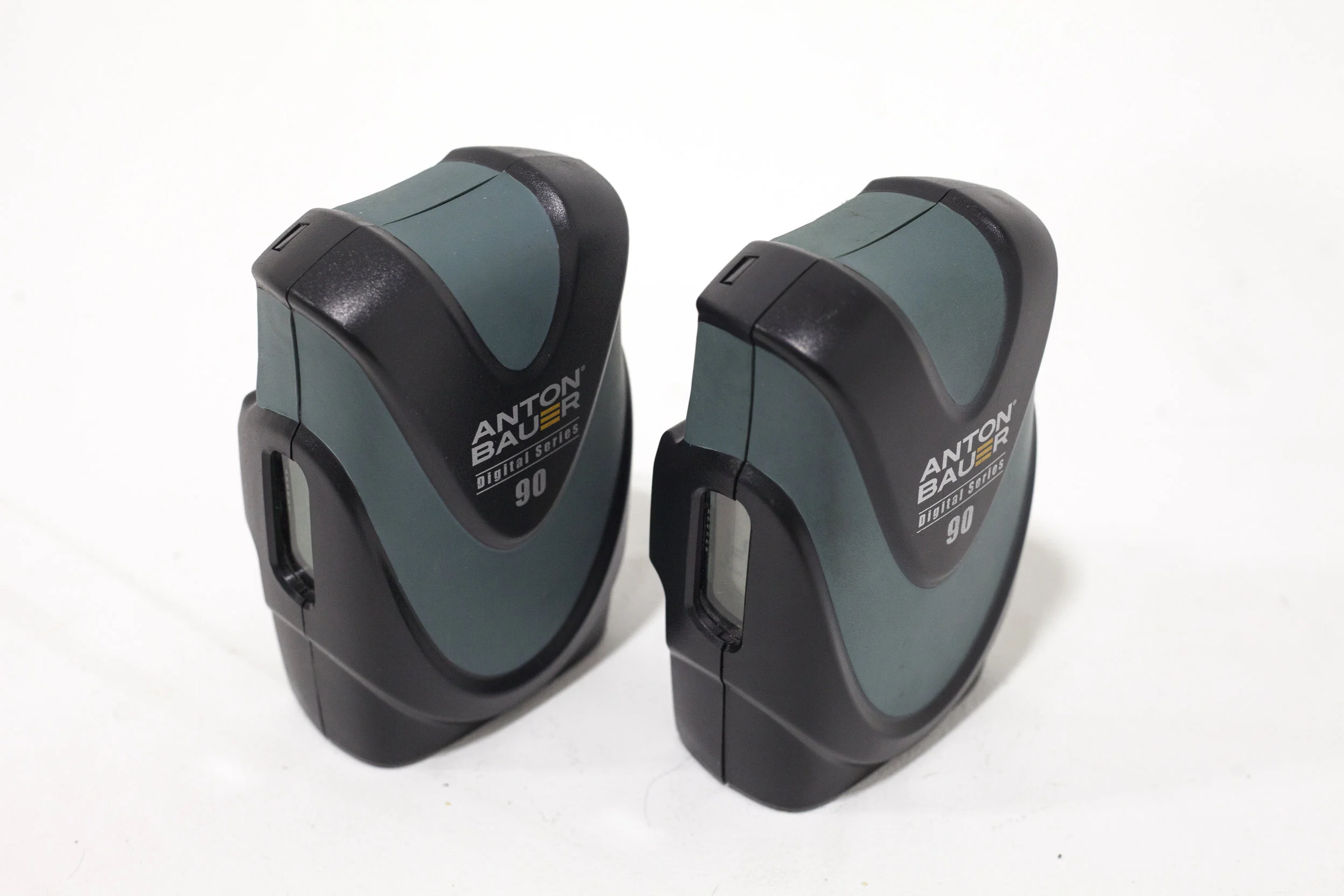 URSA_Body_AntonBauerGoldMountBatteries_Front.jpg
