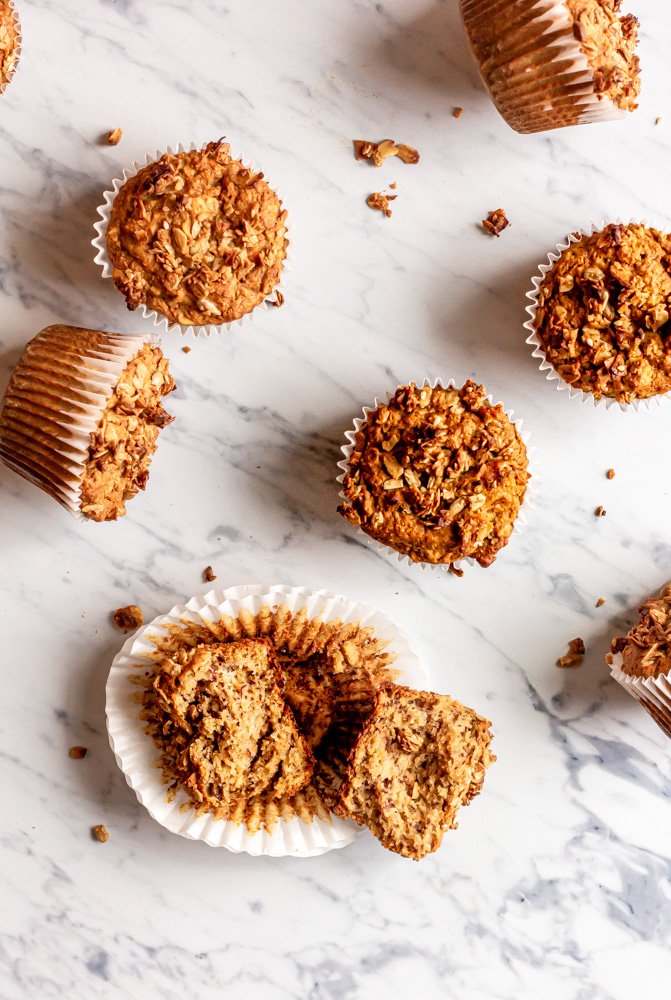 Banana Muffins with Cinnamon Oat Crumble