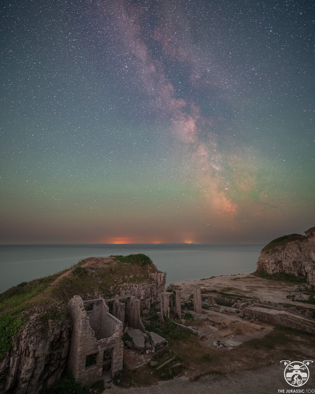 Beautiful night under the stars at Winspit last night. When I turned up at the car park and saw all the cars and vans I was convinced there would be campers and fires going but luckily none here so tried to make the most of it (and the warm weather) 