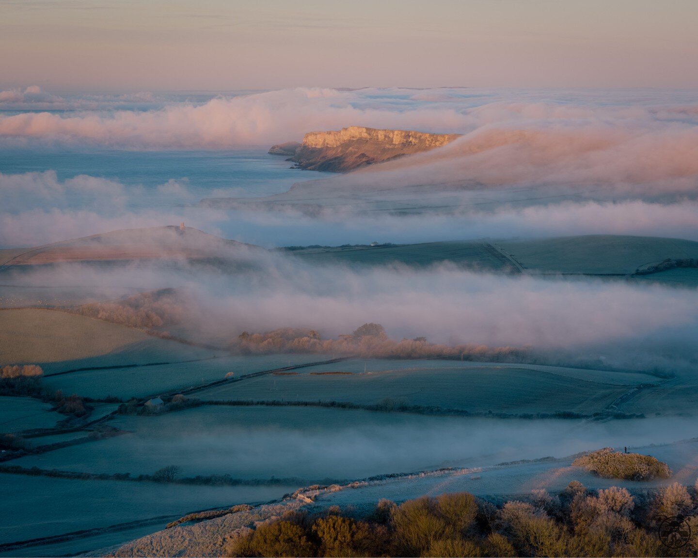 It's spot the photographer time! 
Amazing conditions out along the coast this morning. Not seen it like this before here and to be honest as I walked up the track from the car park in thick mist I wasn't expecting much but how wrong could I be! 
#dor