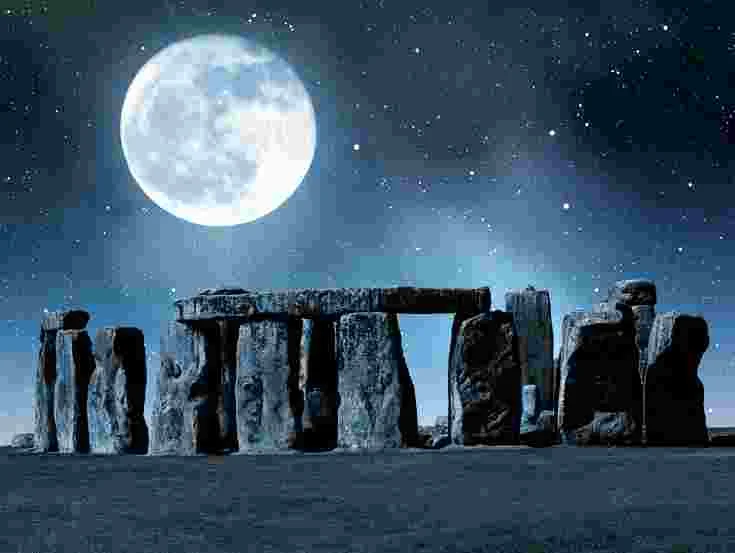 stonehenge-moon.jpg