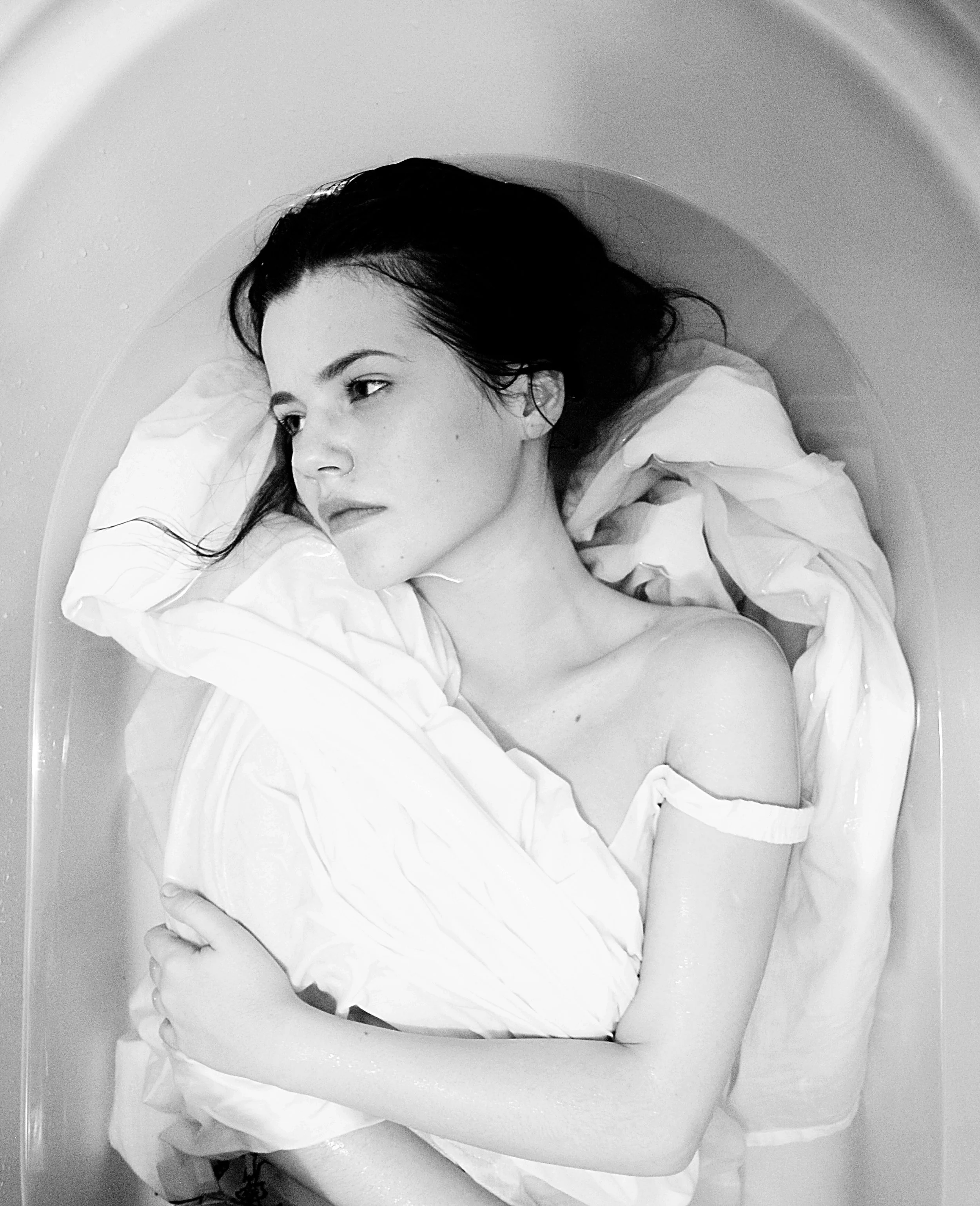 Upslash free B:W girl in tub RESILIENCY GROUP.jpg