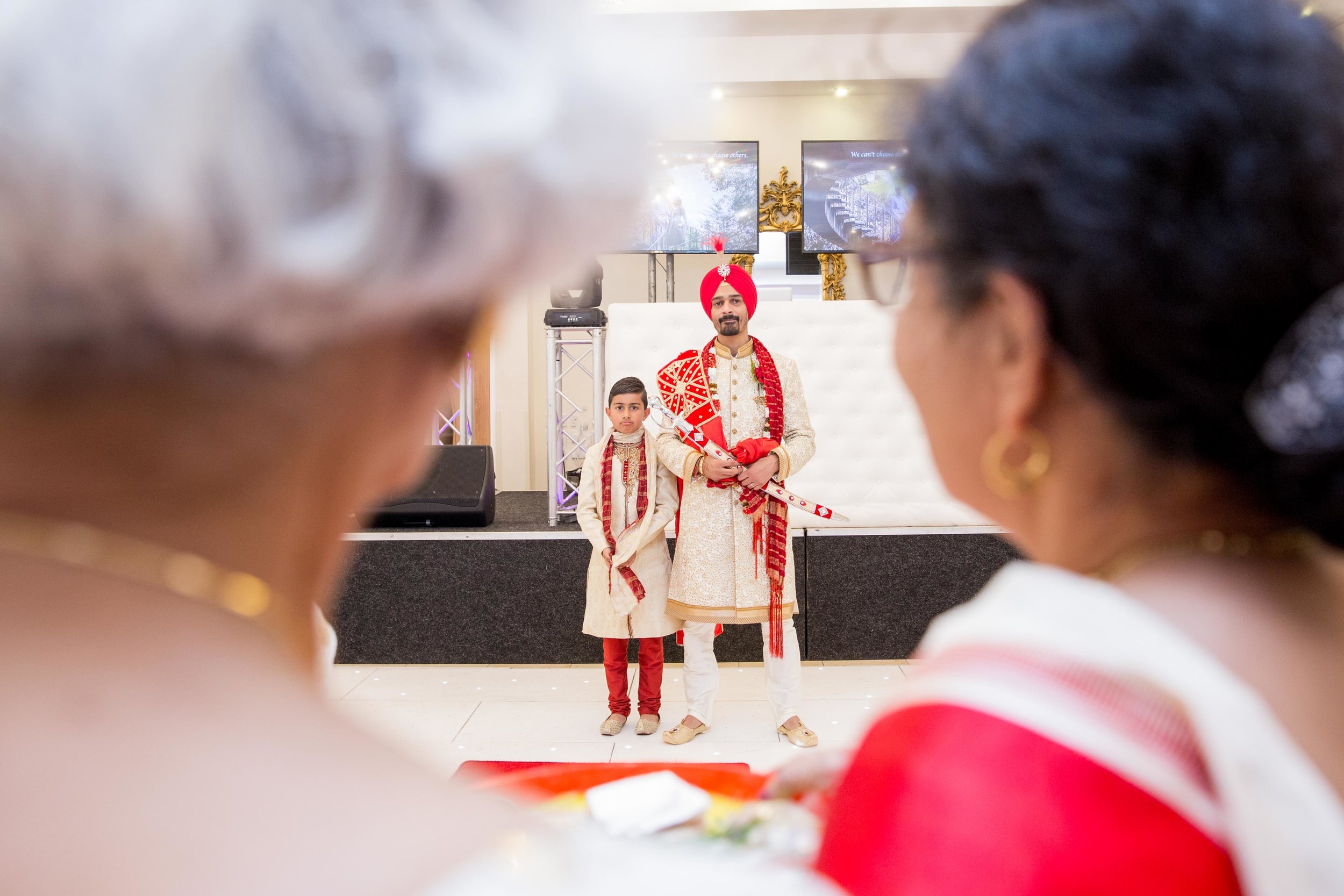 ramada-park-hall-hotel-birmingham-wolverhampton-hindu-wedding-asian-wedding-photography-natalia-smith-photography-17.jpg
