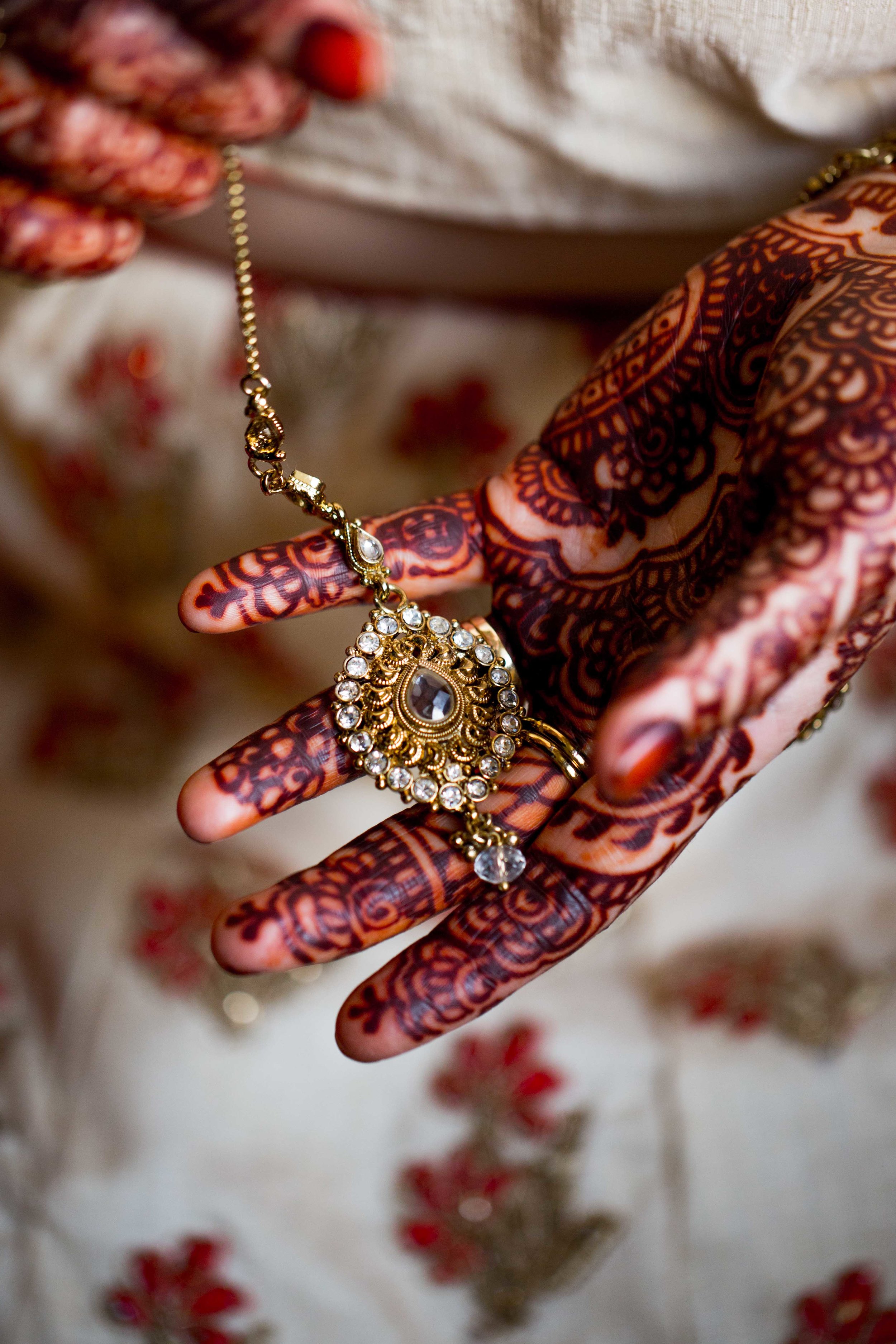 asian-Hindu-wedding-photographer-london-natalia-smith-photography-bride-tikka-14.jpg