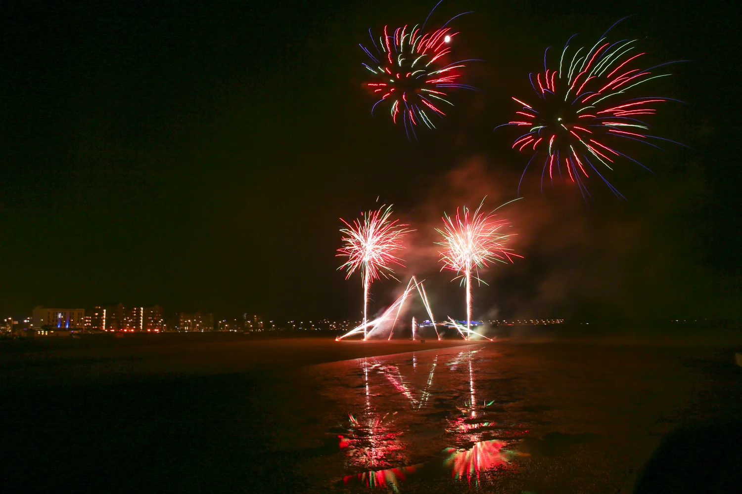 Fireworks 2 | 2.5 sec at f/11, ISO 100, 24mm