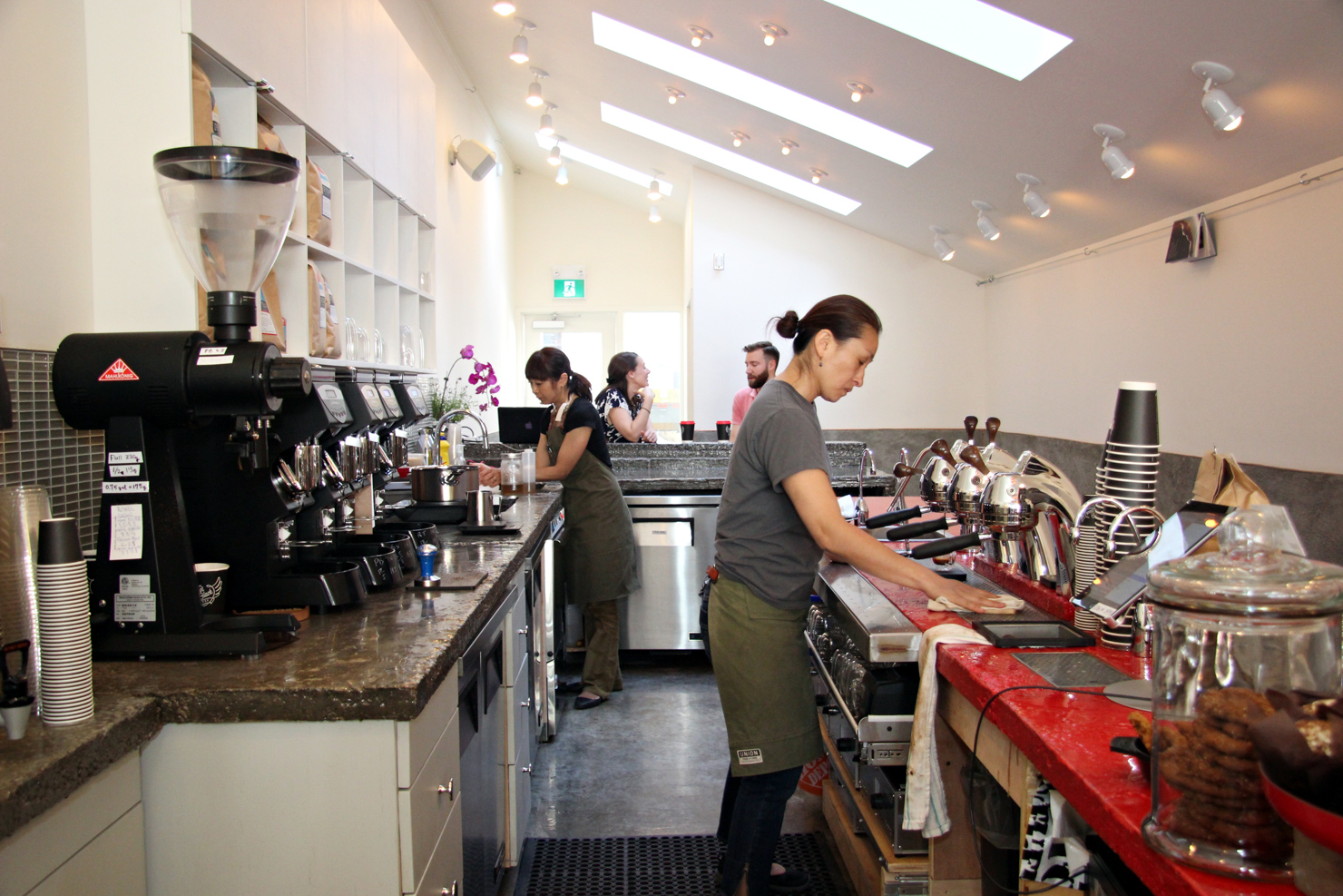 Sprudge-HotBlackCoffee-AmandaScriver-9_HotBlack_BritneyTownsend_Counter2.jpg