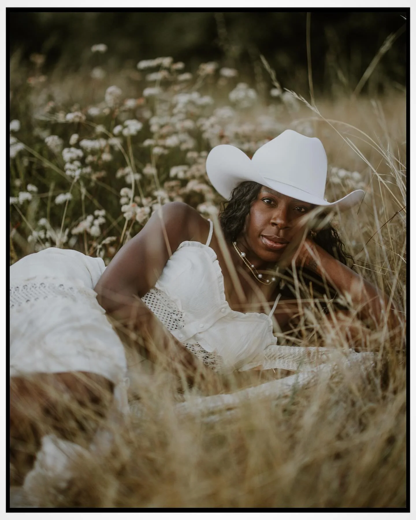 Portraits of @lizaveryphotography taken here in San Diego. 🤠🌴 thanks to her for the trust. Always love working with a fellow photographer. #youareastoryworthtelling 
.
.
.
#sdphotographer #sandiegophotographer #sandiego #sdmodel #sandiegomodel #soc