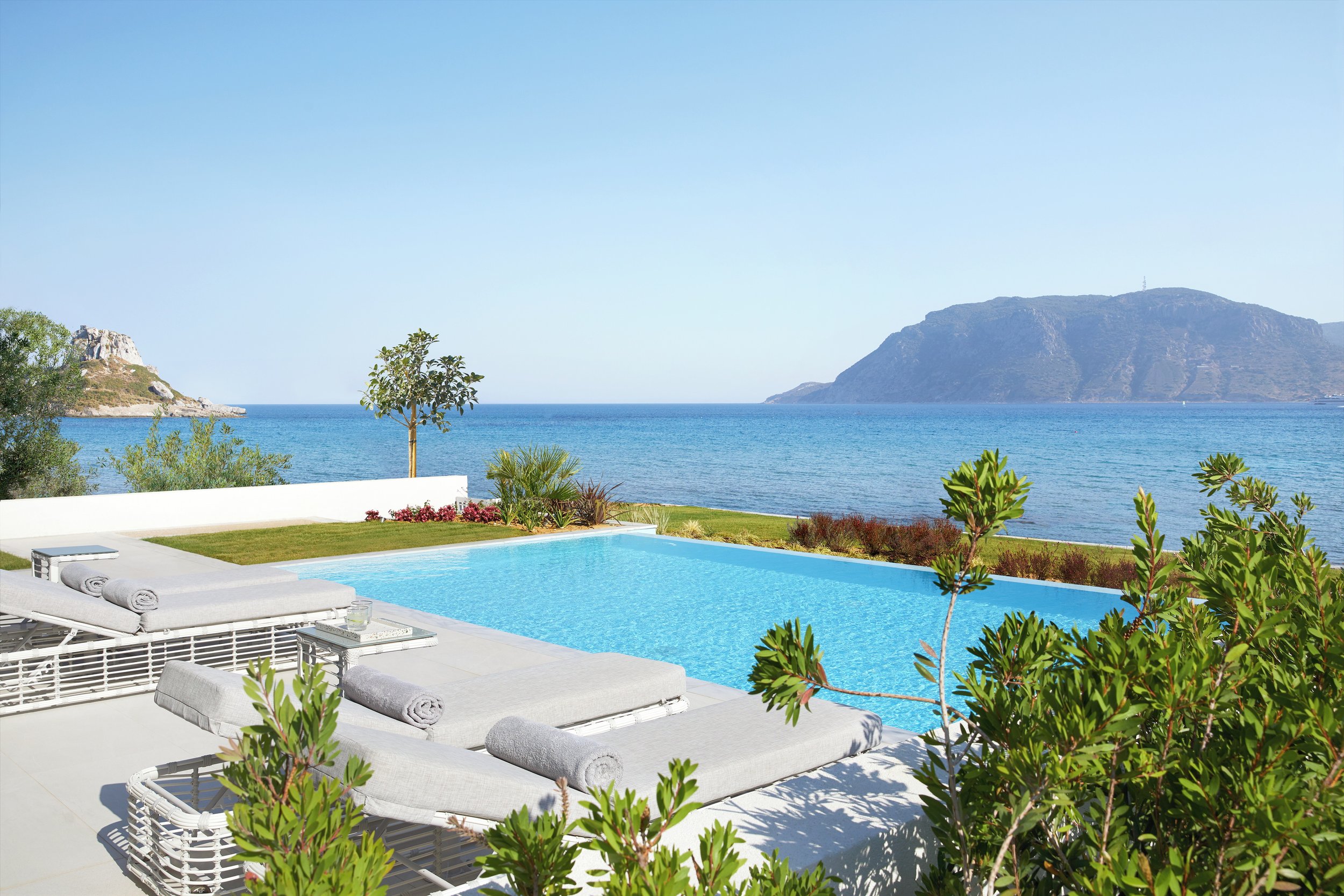 1043_Ikos Aria _ Deluxe Two Bedroom Bungalow Suite with Private Pool_6720x4480_2880x1920.jpg