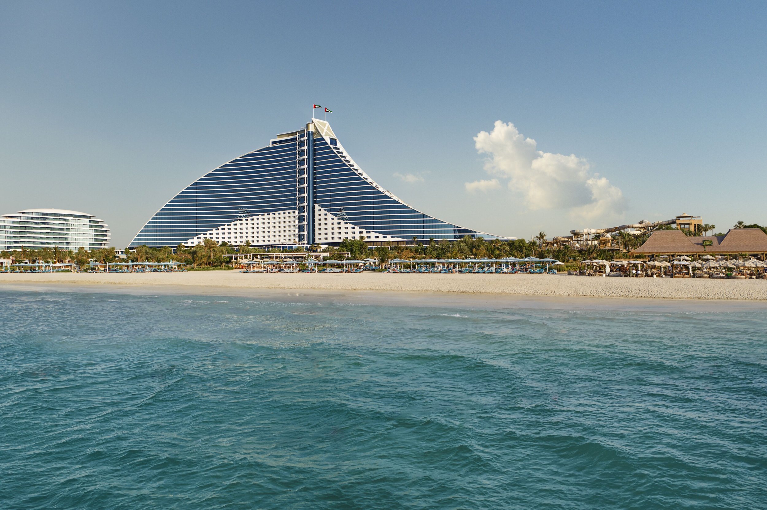 Medium_resolution_150dpi-Jumeirah Beach Hotel - Architecture - Beach - Main.jpg