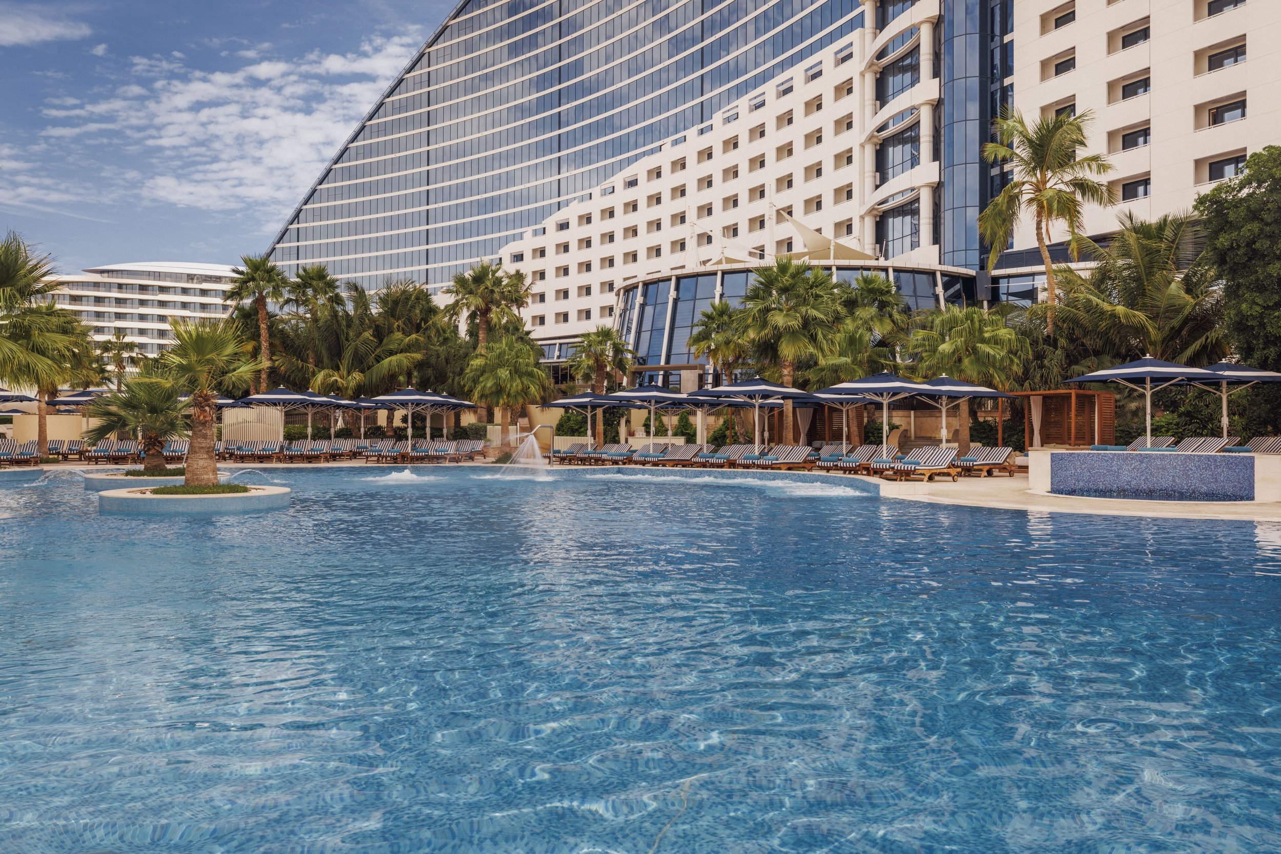 Medium_resolution_150dpi-Jumeirah Beach Hotel - Facilities - Leisure Pool.jpg