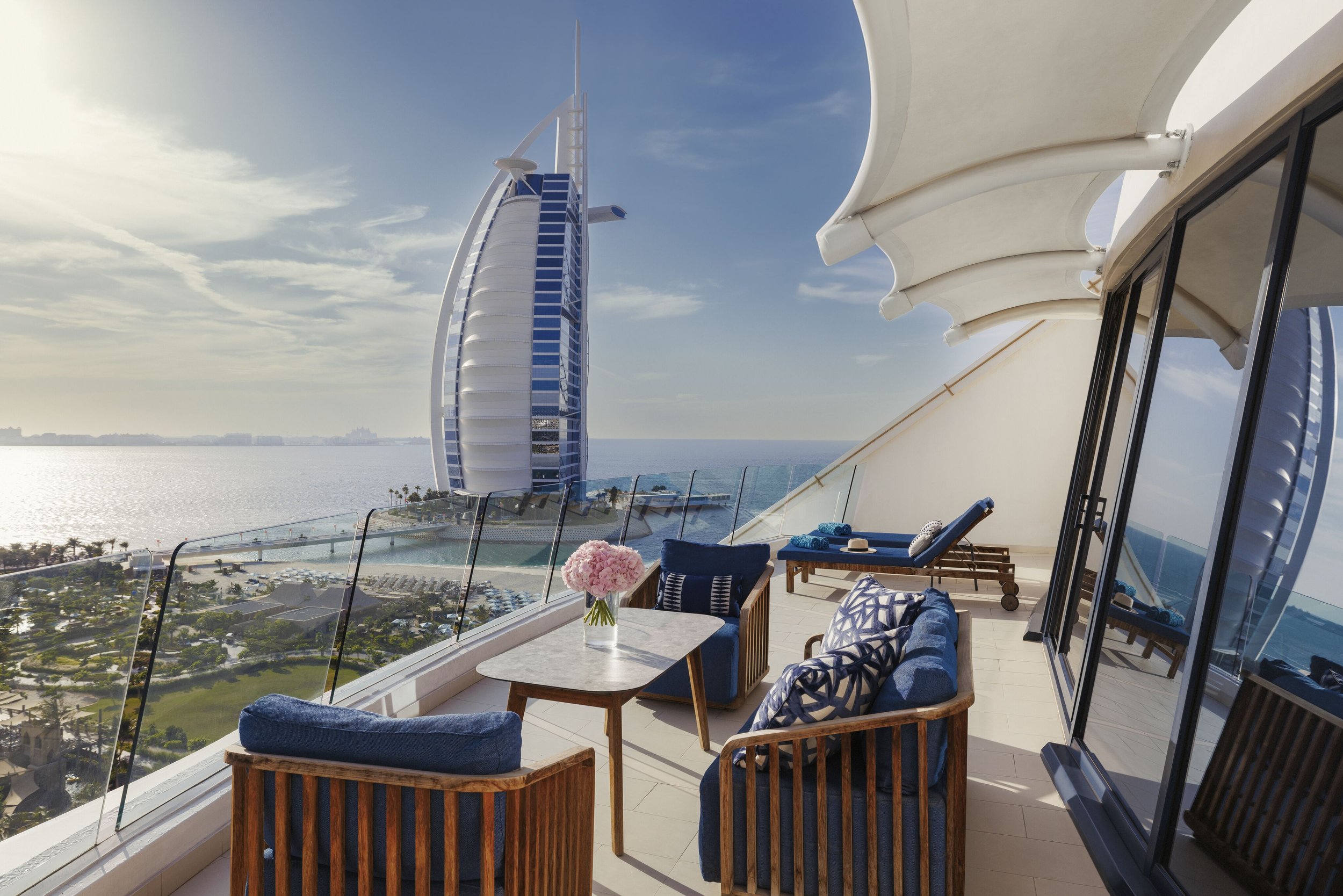 Medium_resolution_150dpi-Jumeirah Beach Hotel - Accommodation - Suite - Terrace Day.jpg