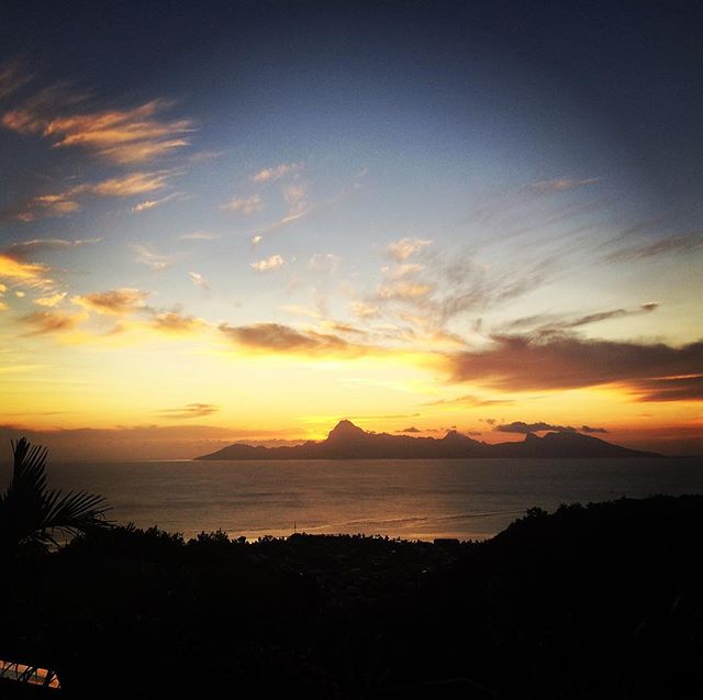 Goodnight, Mo'orea.
#sunset #tahiti #hardtack