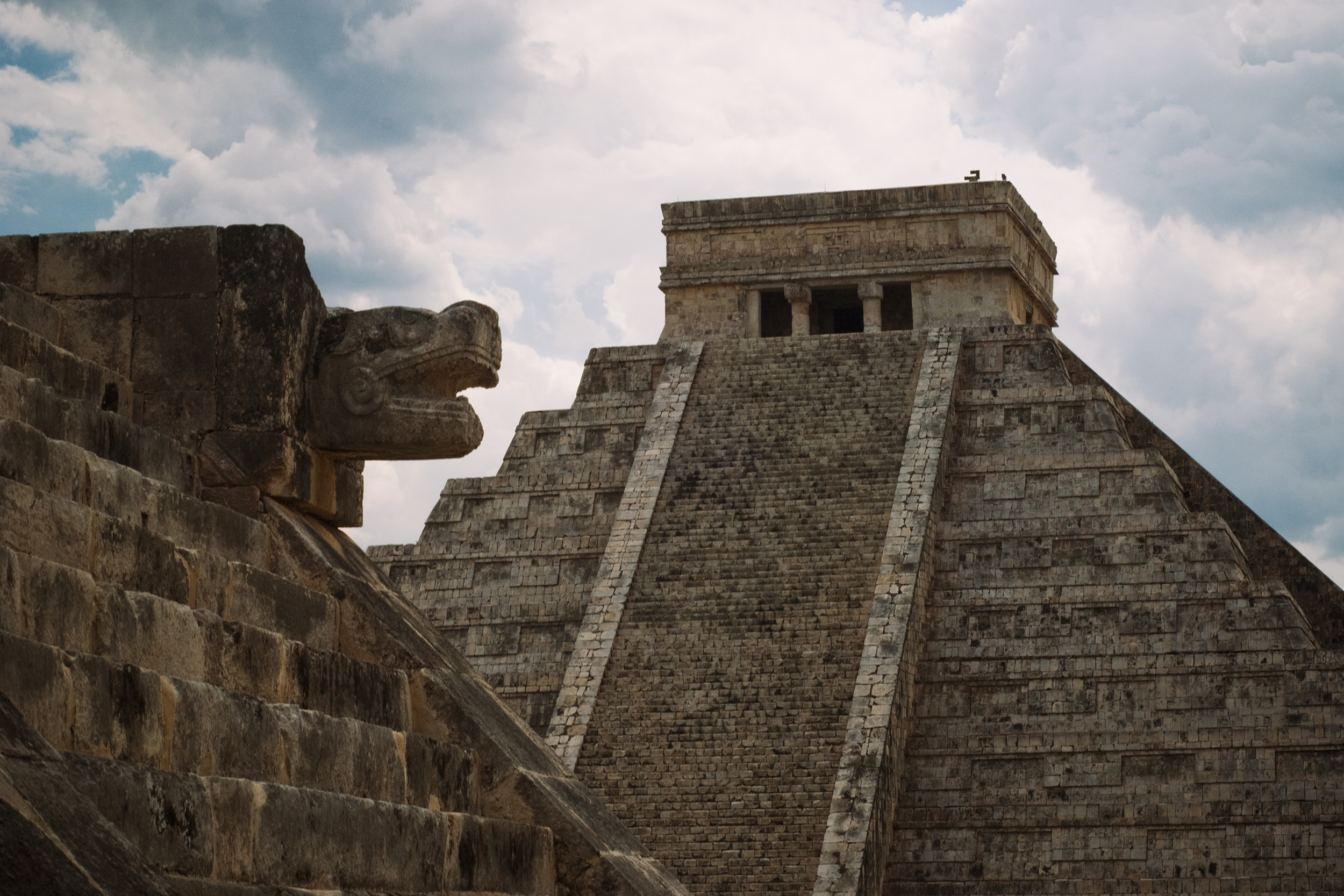 On Daily bases, Chichen itza receives an average of 4,500 visitors. Originally, the city was built and structured to received large crowds.