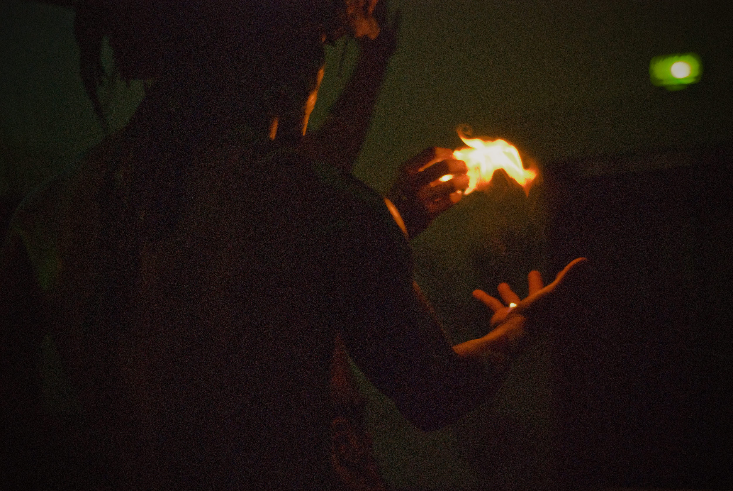 wojtek-jakubiec-photographer-montreal-mayan-mexico-documentary-Mayan-show-fire-ritual-back.jpg