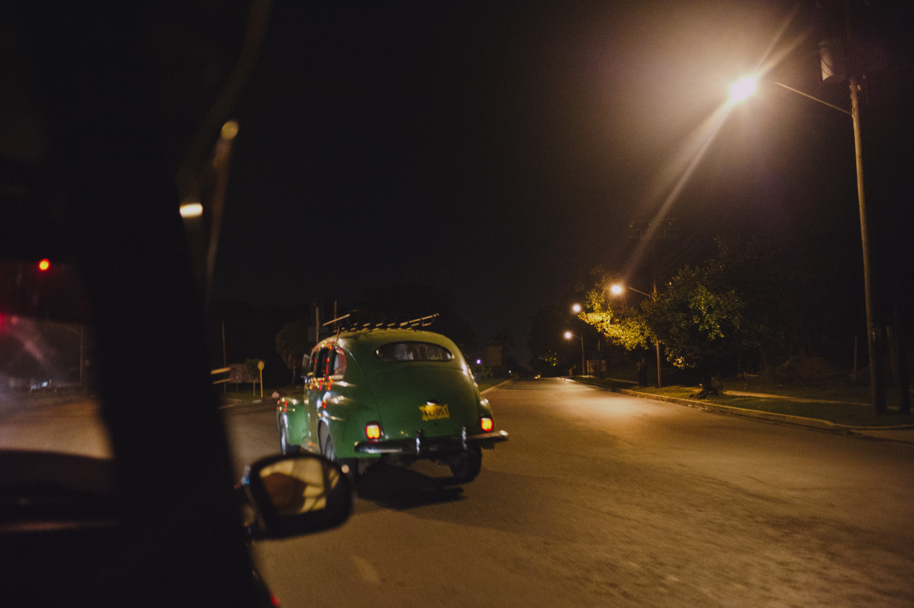 wojtek-jakubiec-photographer-montreal-cuba-havana-street-documentary-car-speeding-from-airport-.jpg