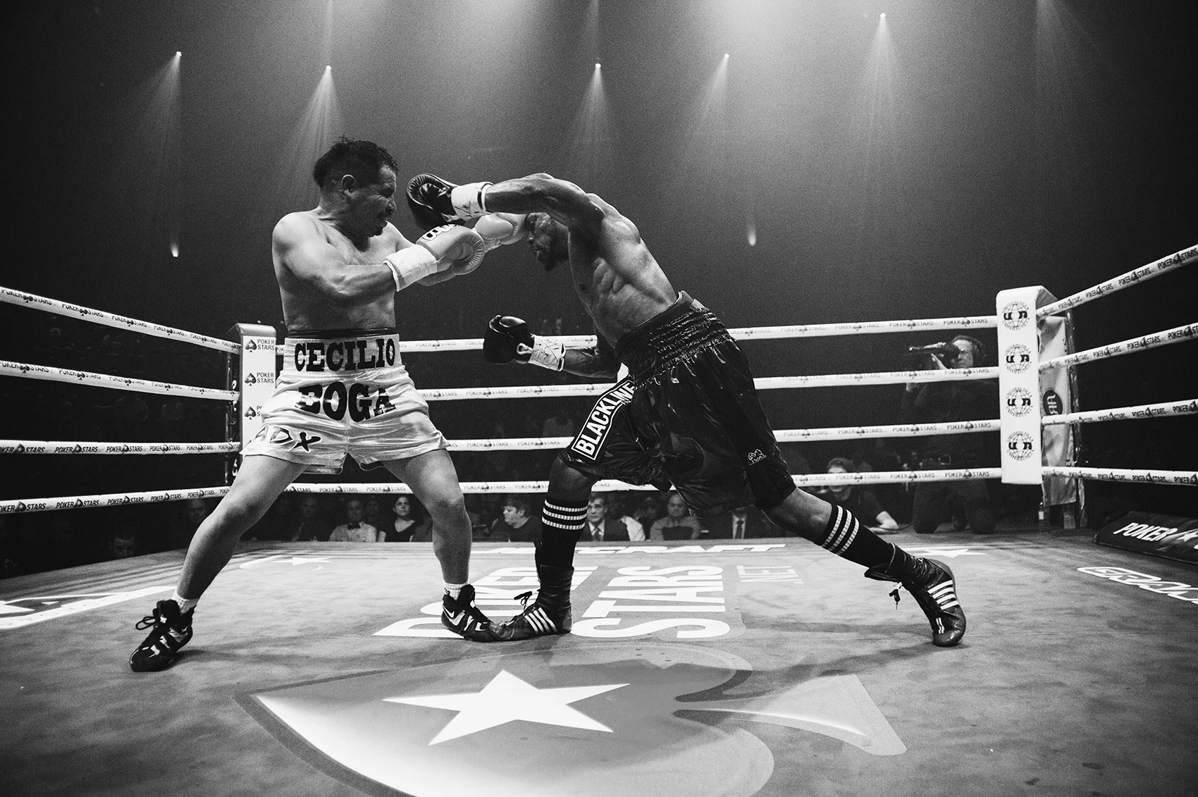 wojtek-jakubiec-photographer-montreal-boxing-in-the-ring-02.jpg