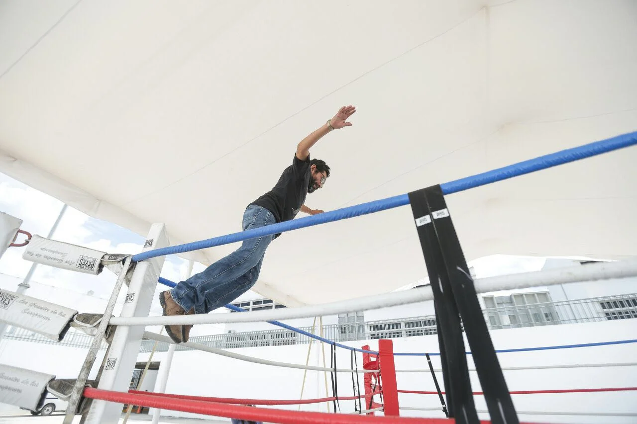 Rafael Gómez Chi y la bandera alrevés