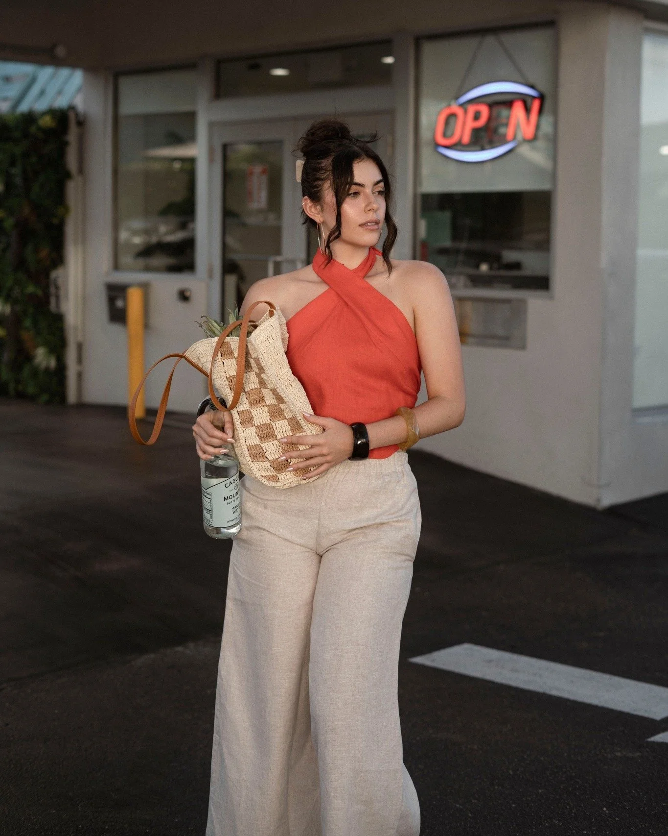 Golden hour glow in our handmade linen look 

Crafted with love by our brand, this halter top and wide-leg pant set blends effortless elegance with breathable comfort. Perfect for warm days, sunset strolls, and everything in between

 100% Italian li