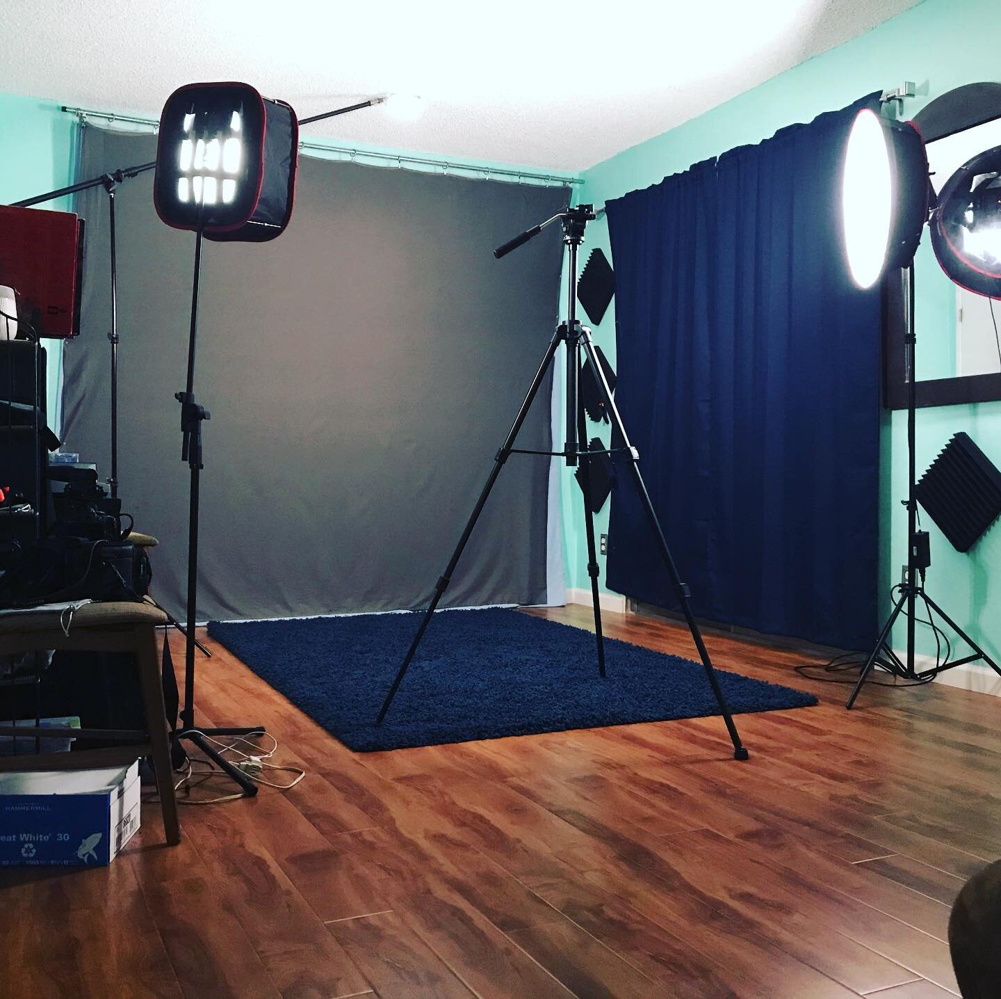 Back to that selftape audition grind. Very grateful and feeling lucky that can get an audition my first week in LA. I can&rsquo;t believe I waited so long to move out here!  I have to thank @tannermedding for being my reader and @midnightcitystudiosl
