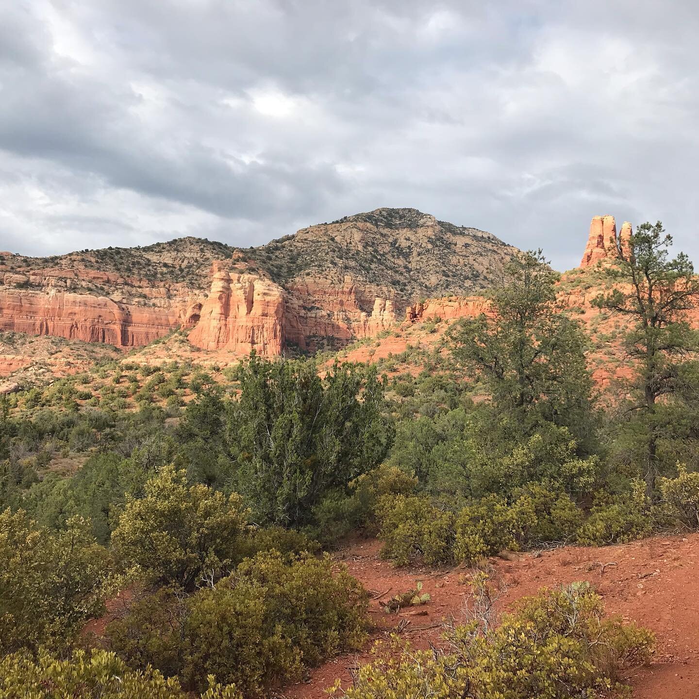 Photo dump from my excursion in Sedona. You can get really cheap air bnb&rsquo;s right now. Then go out and run around like a mad man. .
.
.
.
.
.
.
.
#actor #workingactor #film #actorslife #casting #artist #creative #bts #tv #ultrarunning