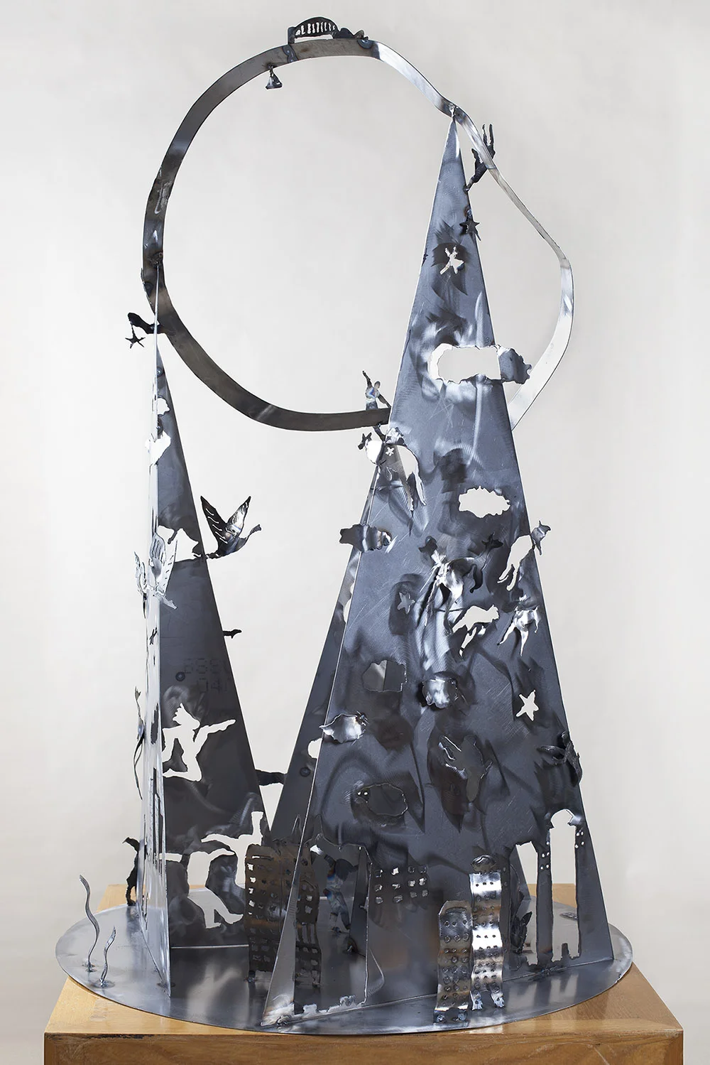 24.a-Ono-Acropolis-Down-Under-and-Rising-Moon-2015.-Steel-115.8-x-76.2-x-76.2-cm-x.jpg