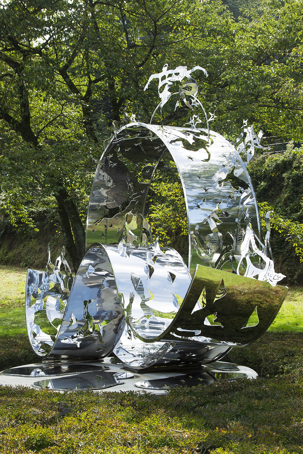 22.d-Ono-Dreams-2012.-Stainless-steel-4.1-x-5.2-x-4.6-m-x.jpg