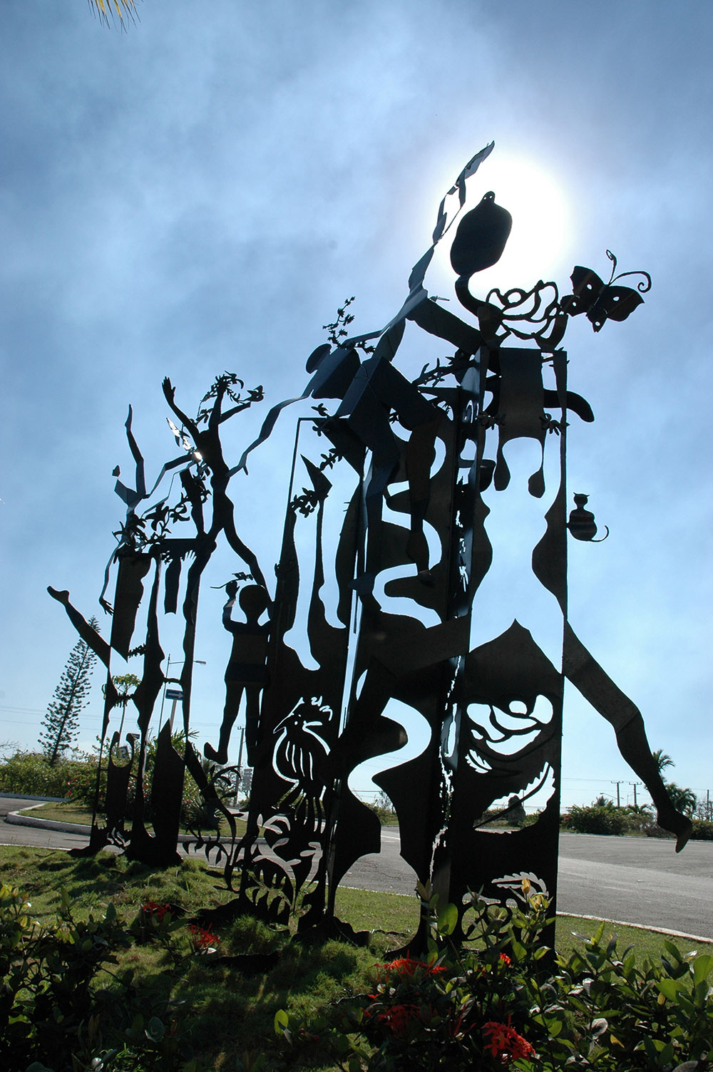9.b-Ono-Dreams-2003.-Painted-steel-2-sculptures-442-x-259-x-79-cm.-and-451.1-x-289.6-x-79-cm-x.jpg