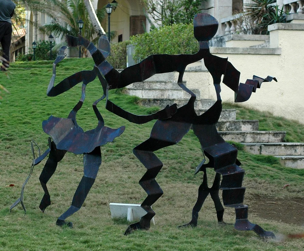 8.b-Ono-Dancing-Family-2003.-Mild-steel-216.4-x-289.6-x-176.8-cm-x.jpg