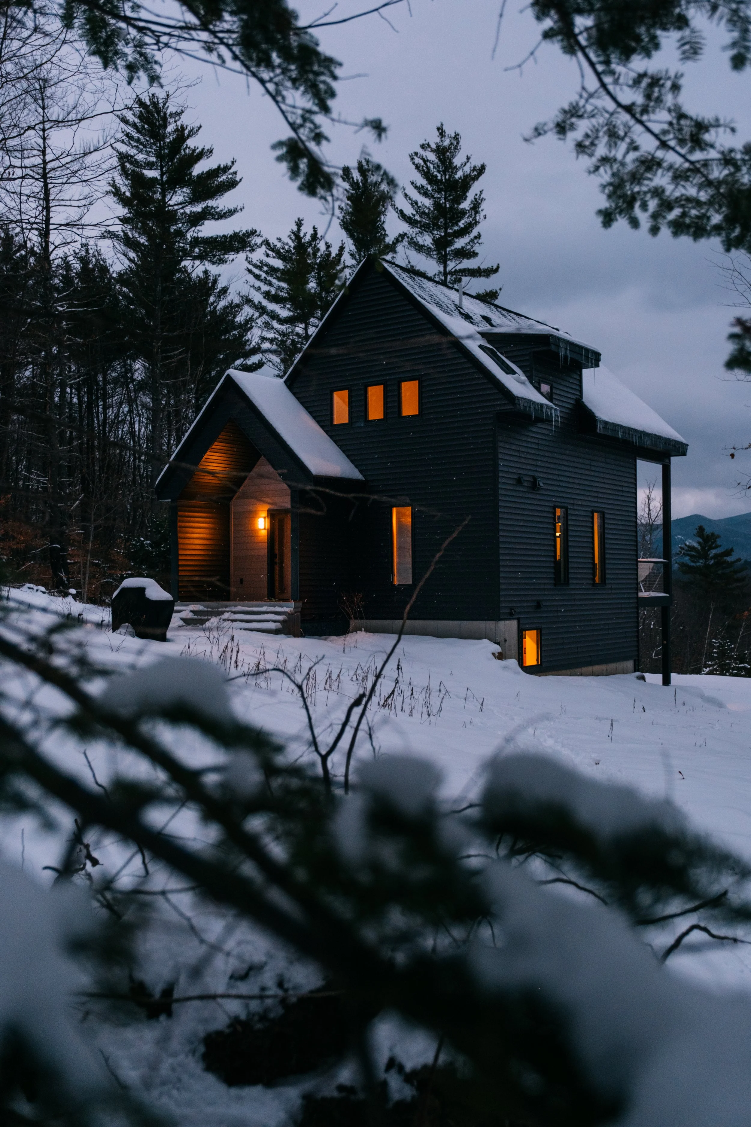 Exterior_LaBelleCabin_CamptonNH_PeteCurialle_8019.jpg