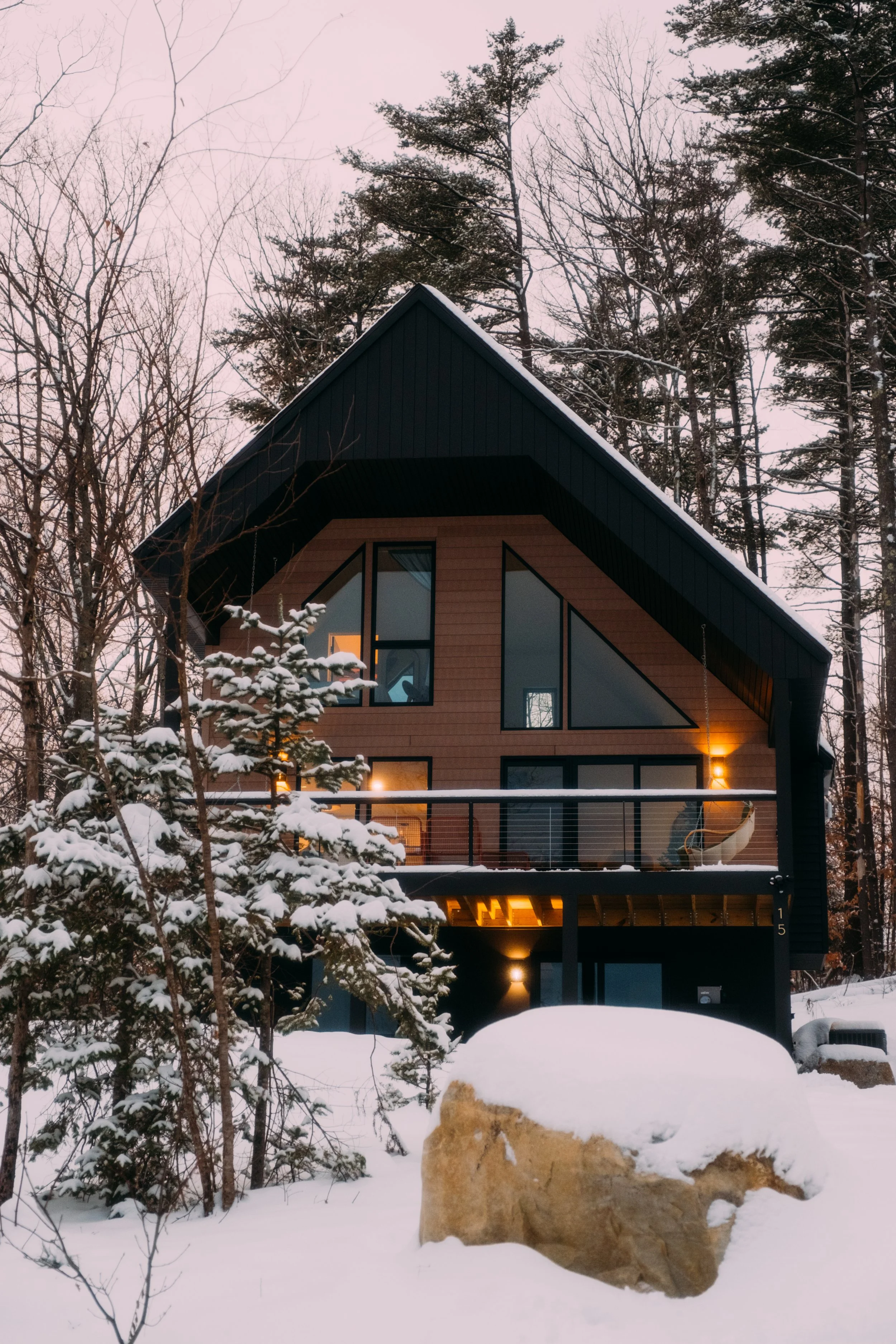 Exterior_LaBelleCabin_CamptonNH_PeteCurialle_7010.jpg