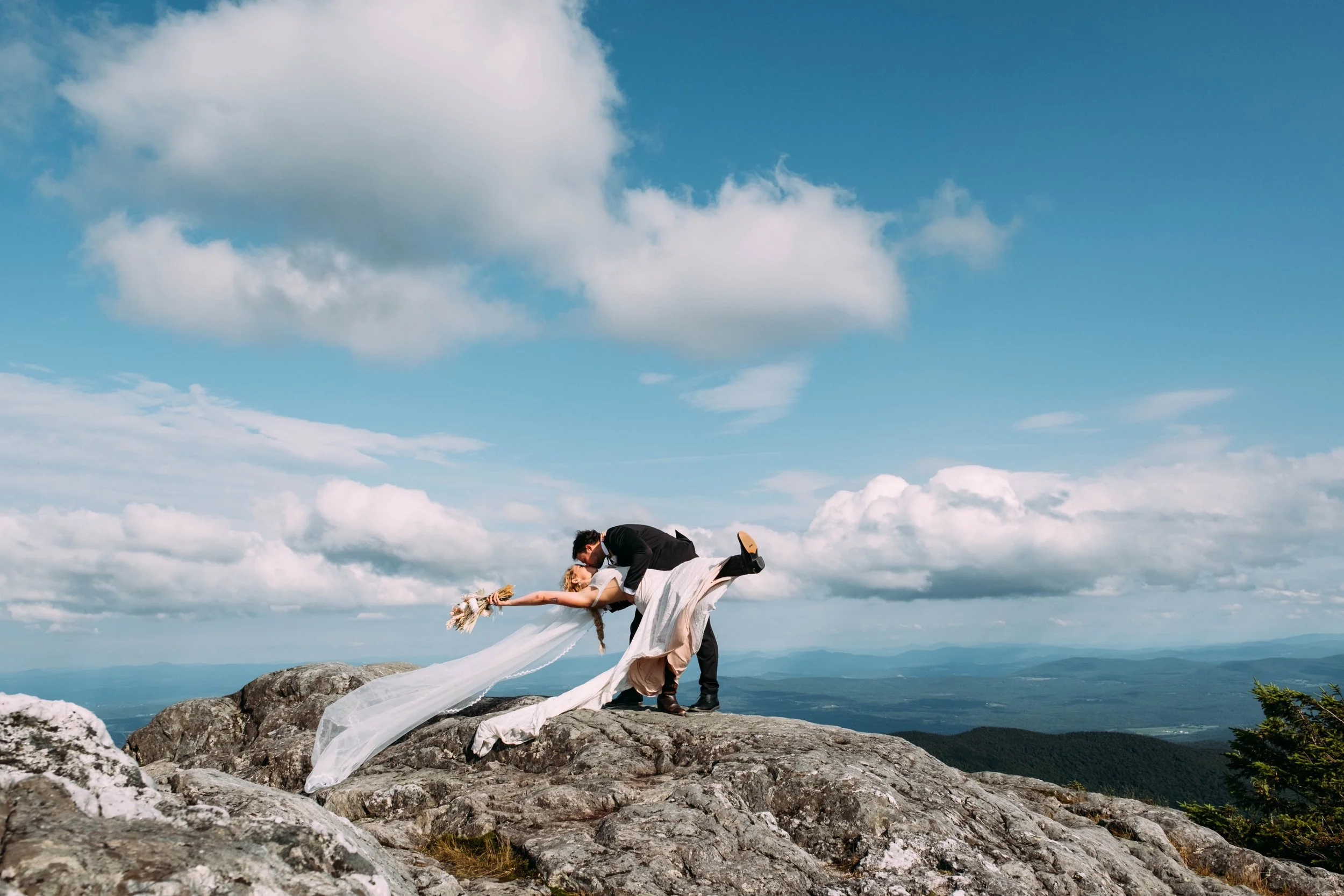 DaniTim_SweetHireWedding_JayPeakVT_PeteCurialle_3371.jpg