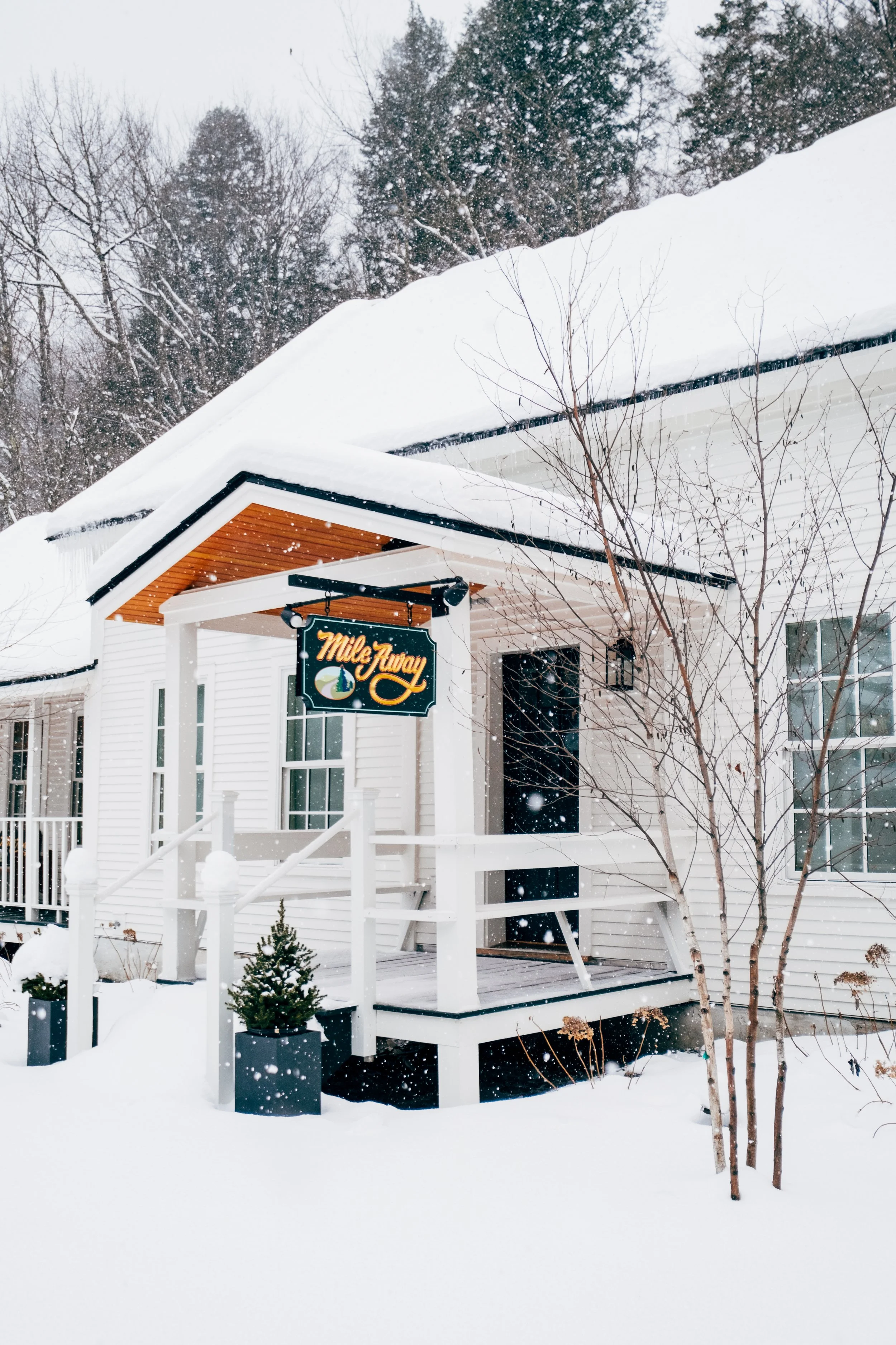 Exterior_MileAwayStoweVT_PeteCurialle_7585.jpg