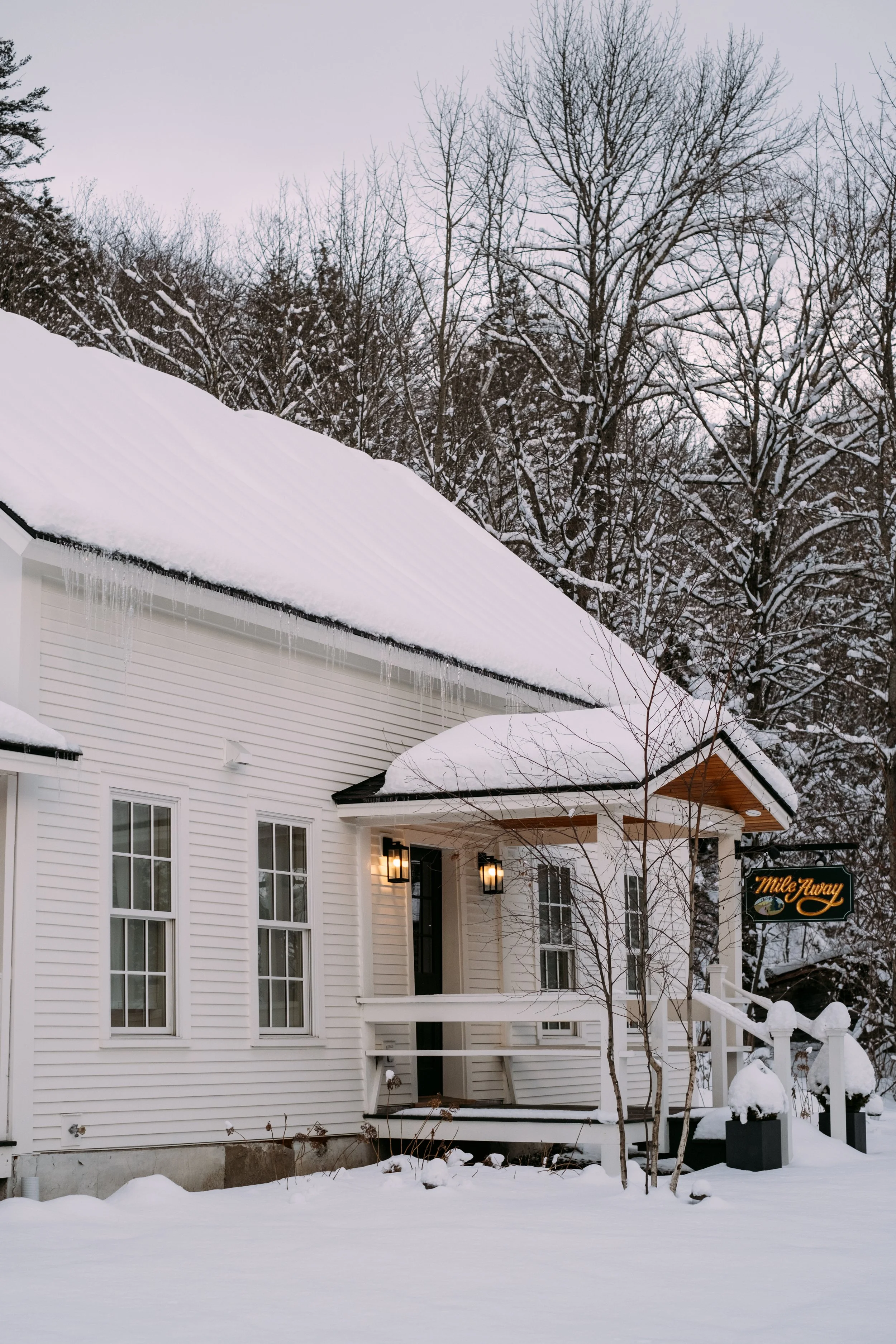 Exterior_MileAwayStoweVT_PeteCurialle_7042.jpg