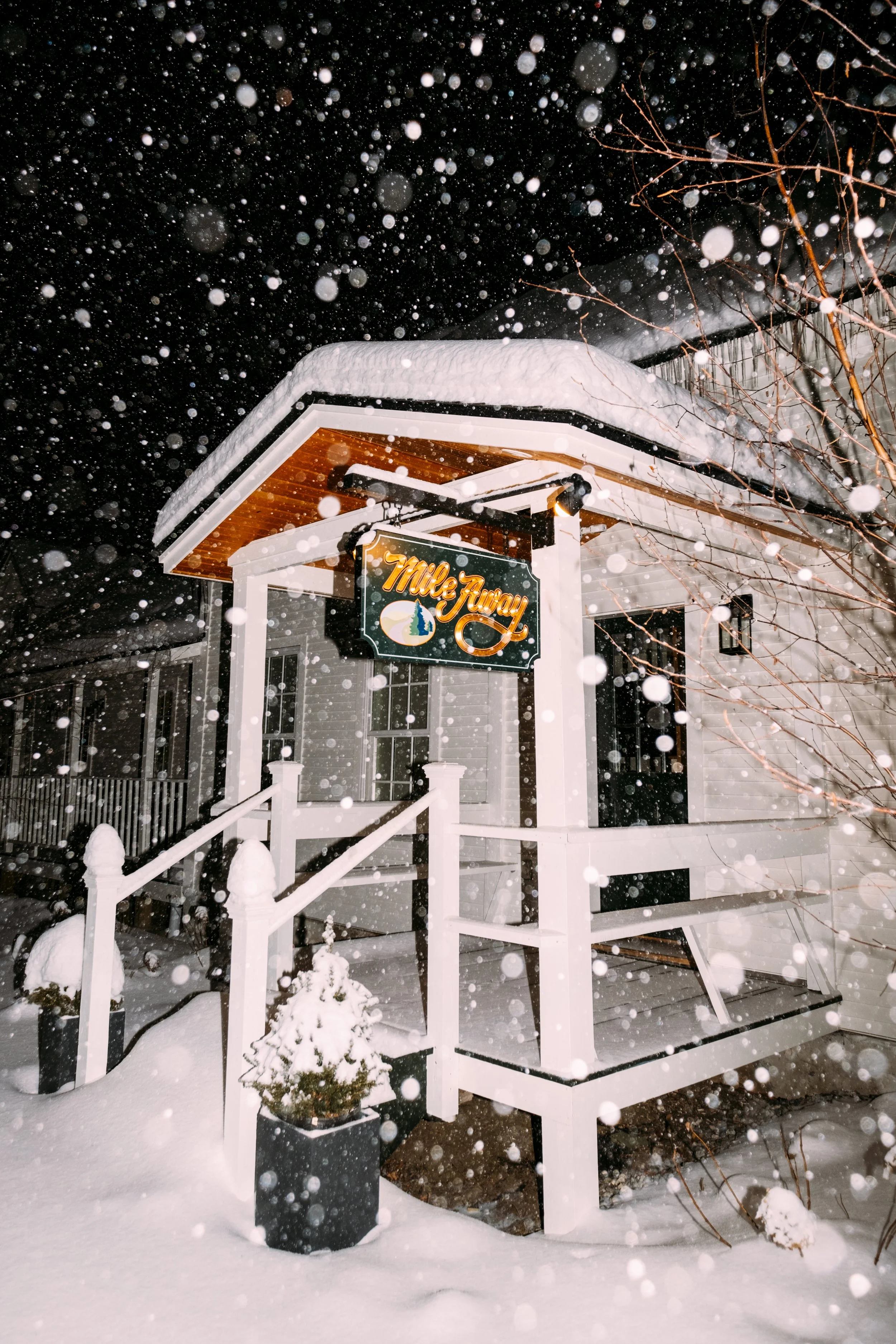Exterior_MileAwayStoweVT_PeteCurialle_8965.jpg