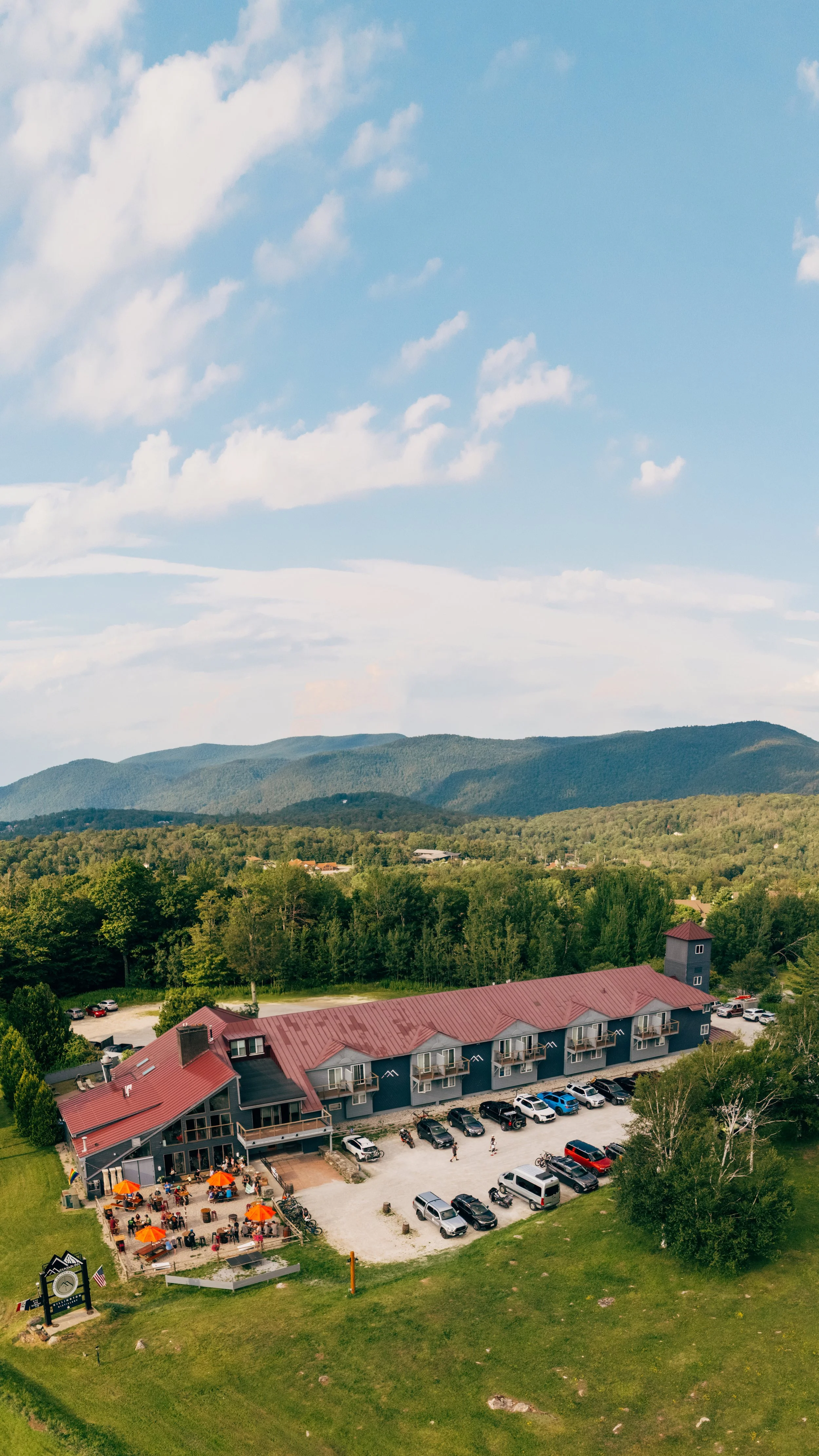 Drone_MountainInn_KillingtonVT_PeteCurialle_0351-Pano.jpg
