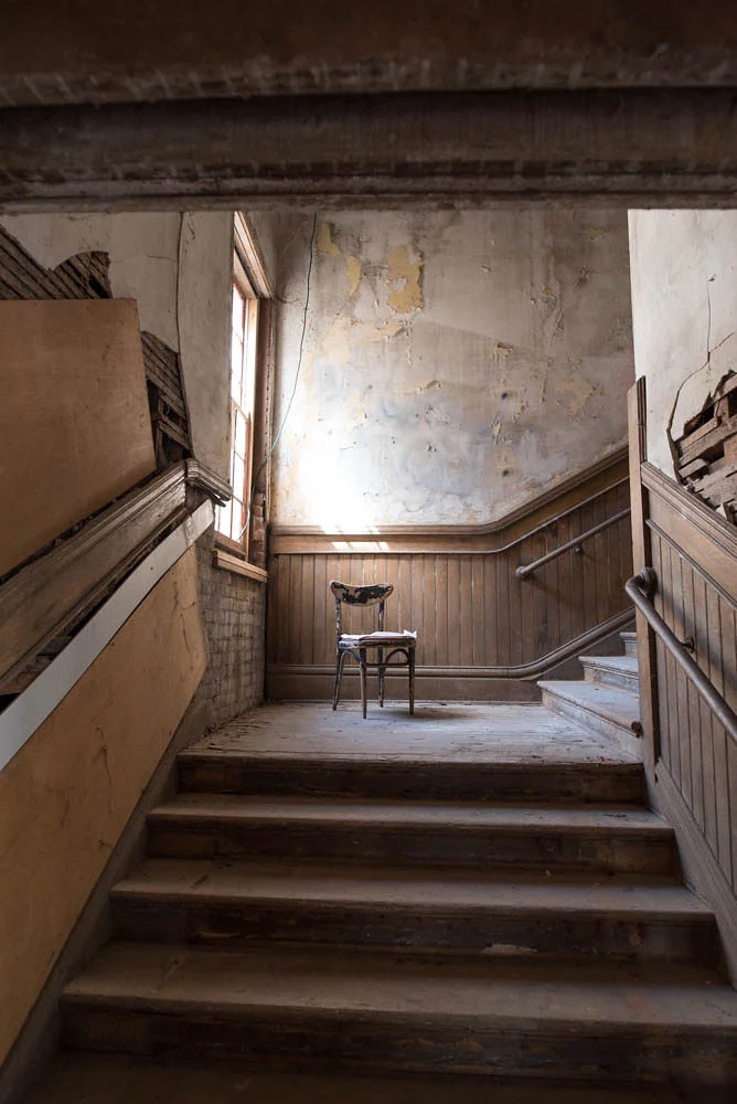 coloniainteriorstairs.jpg