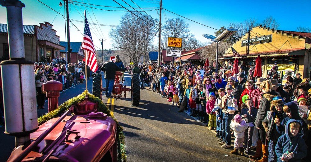 Christmas Parade Americana 2022 Rural America's Best Small Town Christmas Parades — Rural Revival