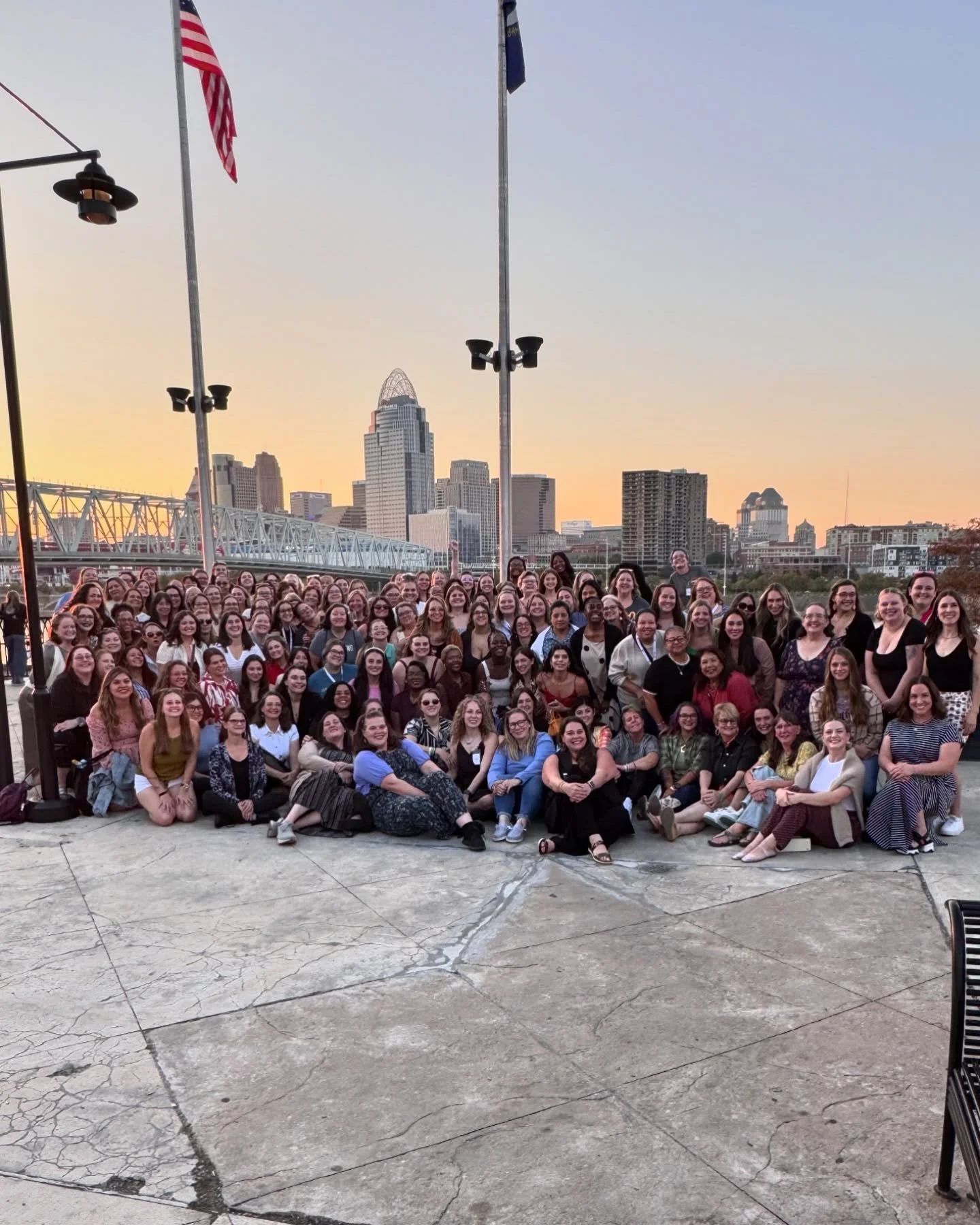 🌅Shoutout to @cincynanny for this incredible Nannies Night Out at the 20th Annual @nannypalooza. Few things better than connecting with nanny friends from around the country! Thanks for all the love these last 9+ years 🫶🏼