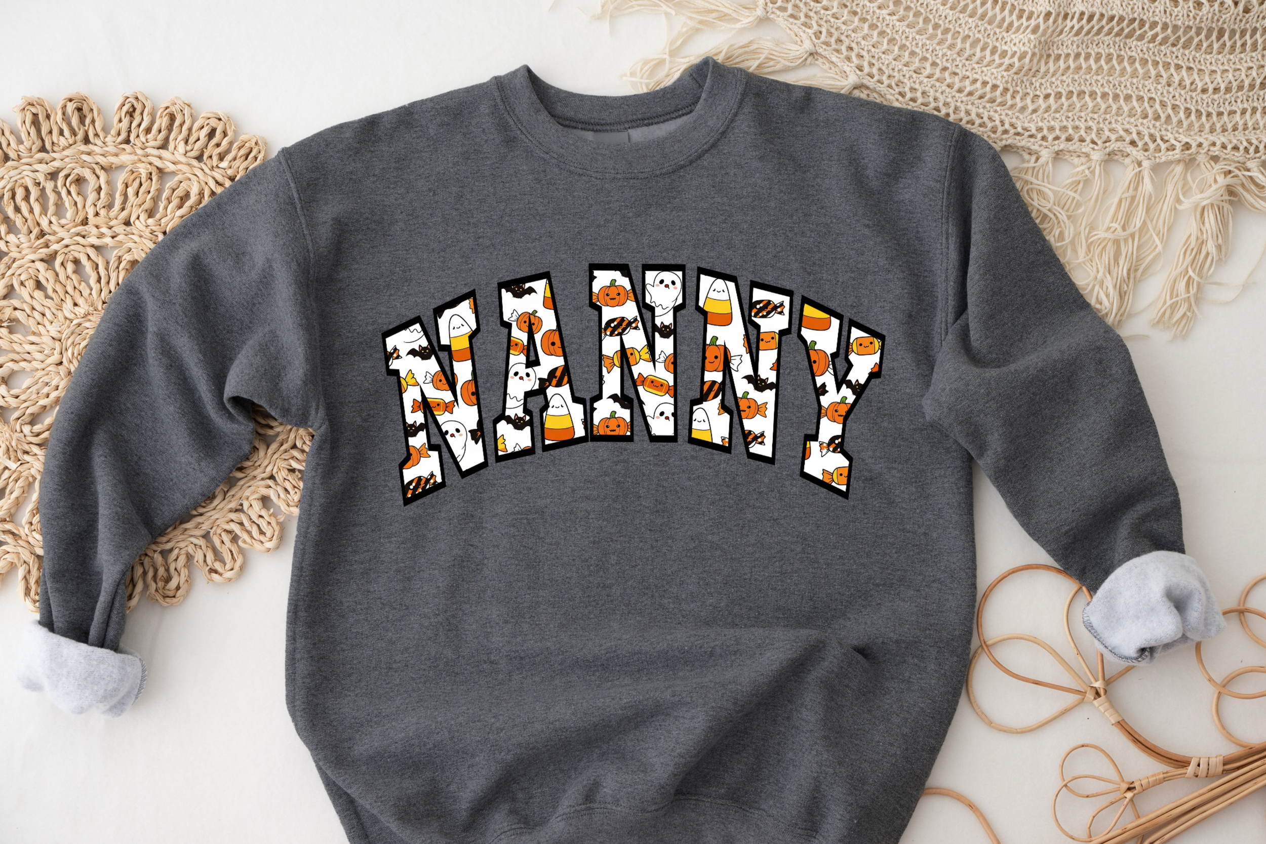 sweatshirt halloween white classic.PNG