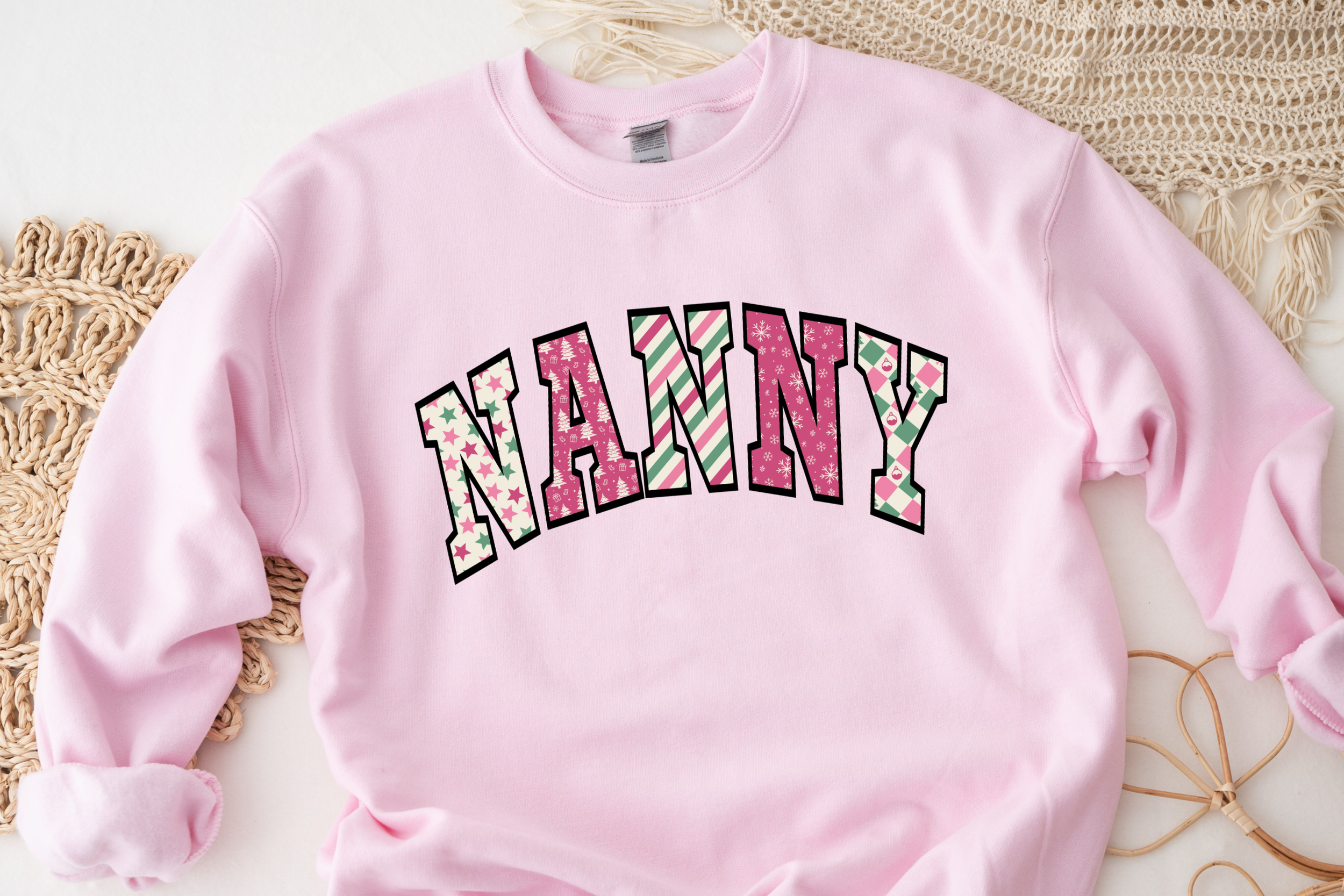 sweatshirt christmas pink collage.PNG