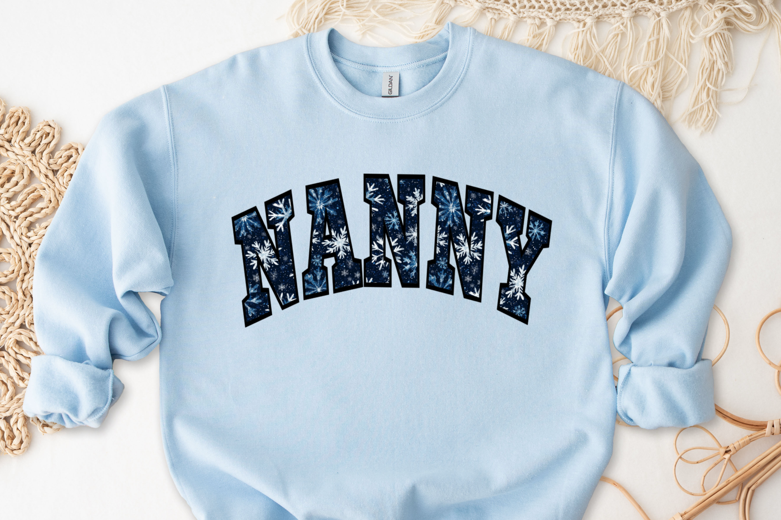 sweatshirt winter dark snowflake.PNG