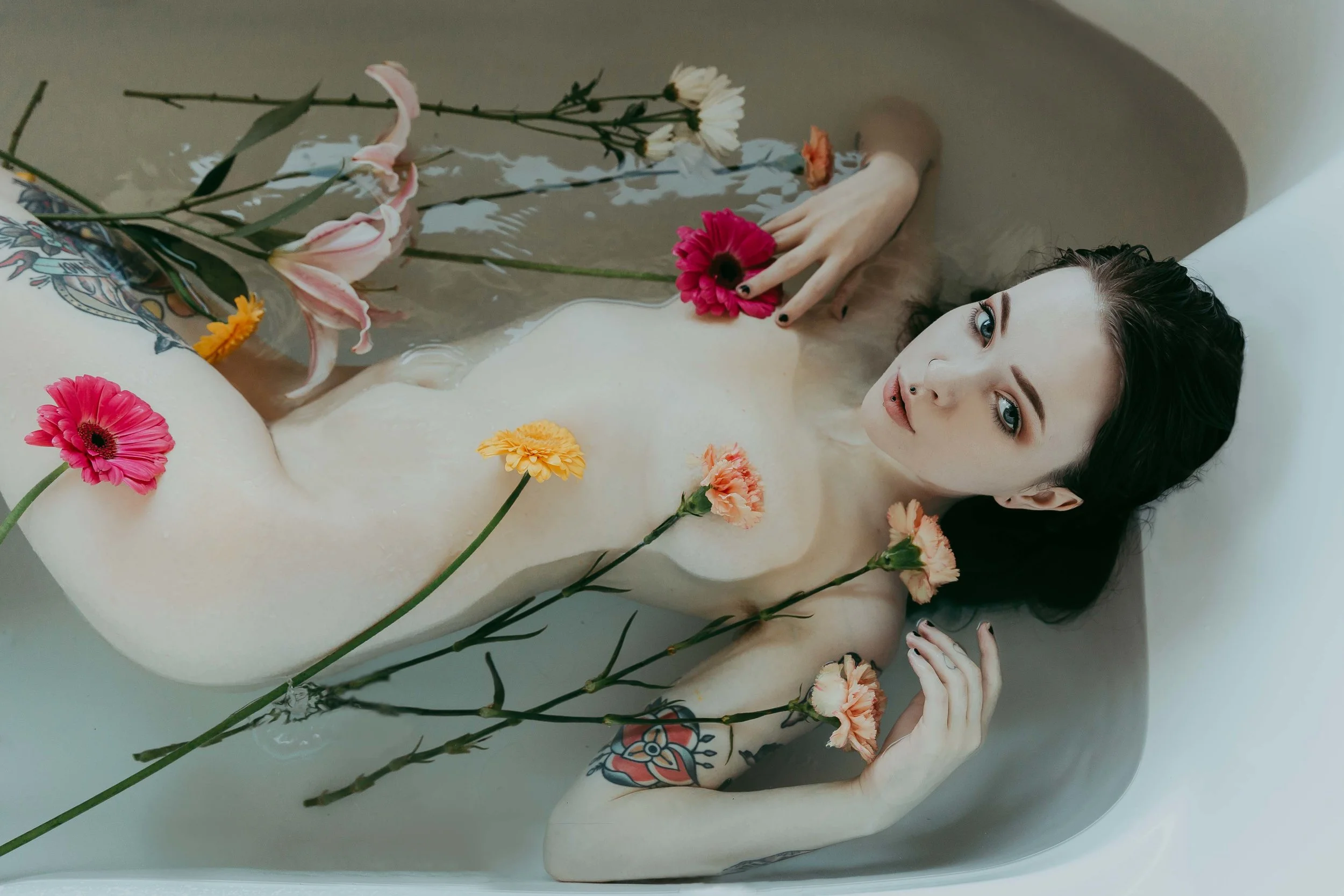 GH Photography Edmonton Boudoir Bathtub Session-5.jpg