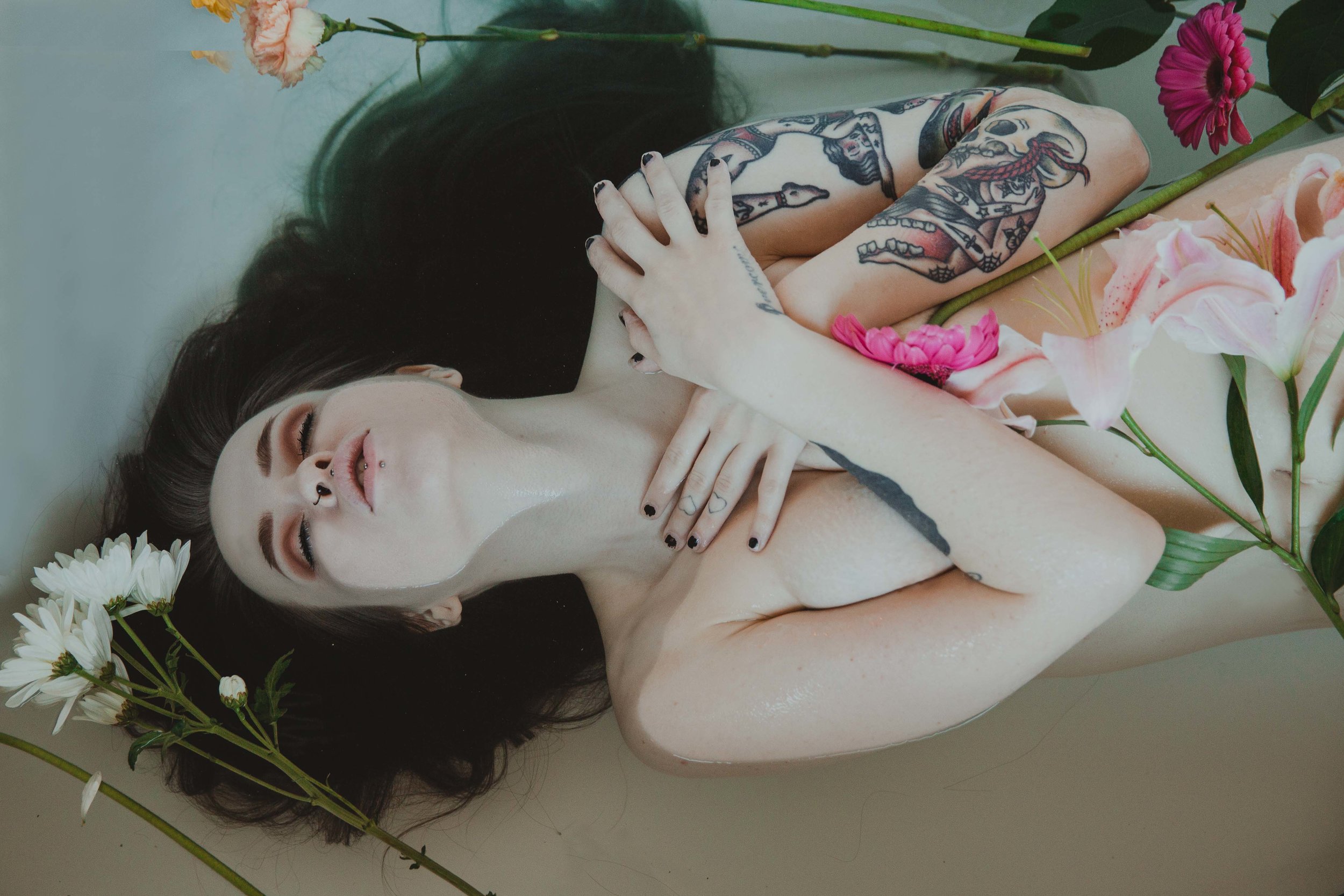 GH Photography Edmonton Boudoir Bathtub Session-7.jpg