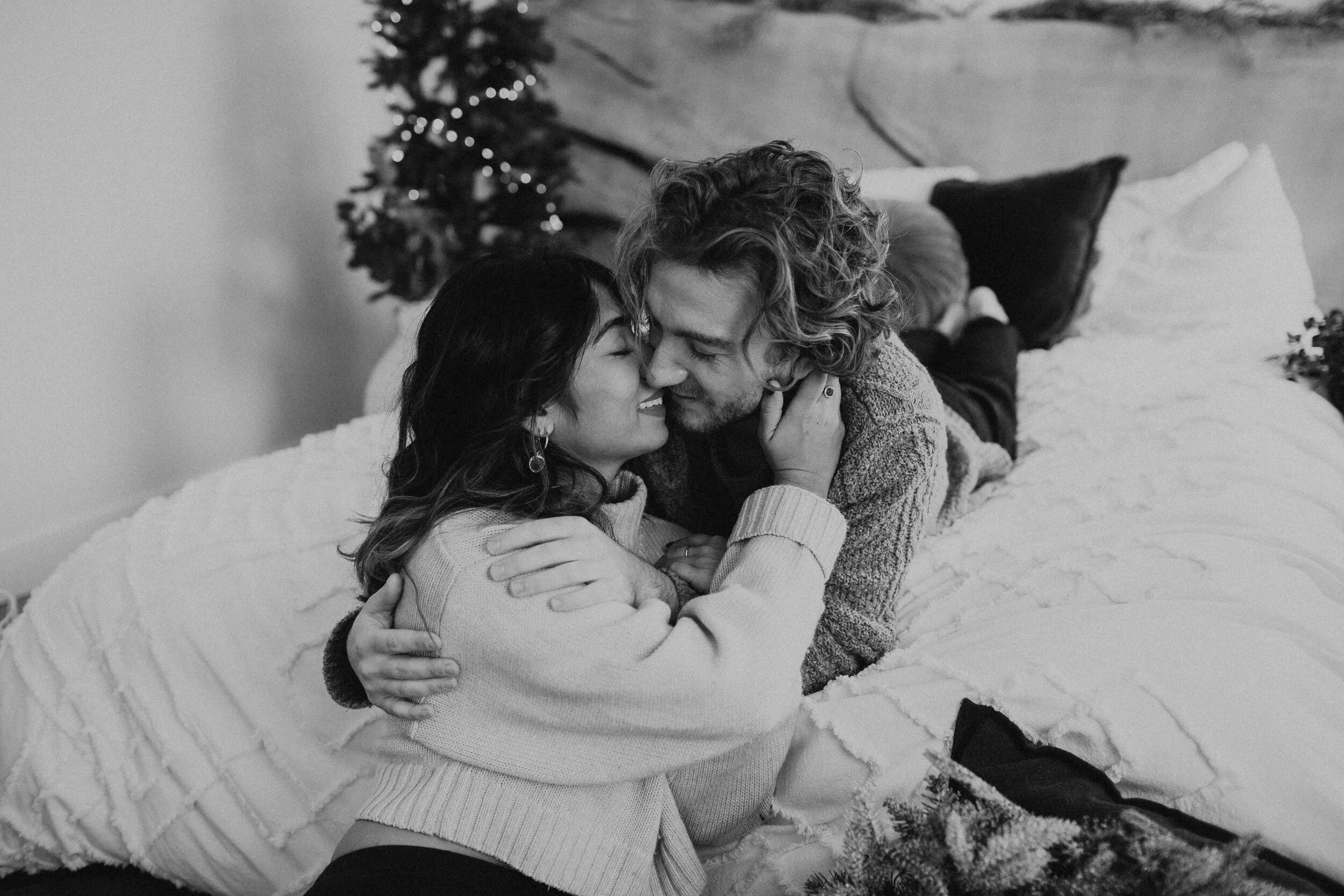 GH Photography Intimate Festive Holiday Couples Session-18.jpg