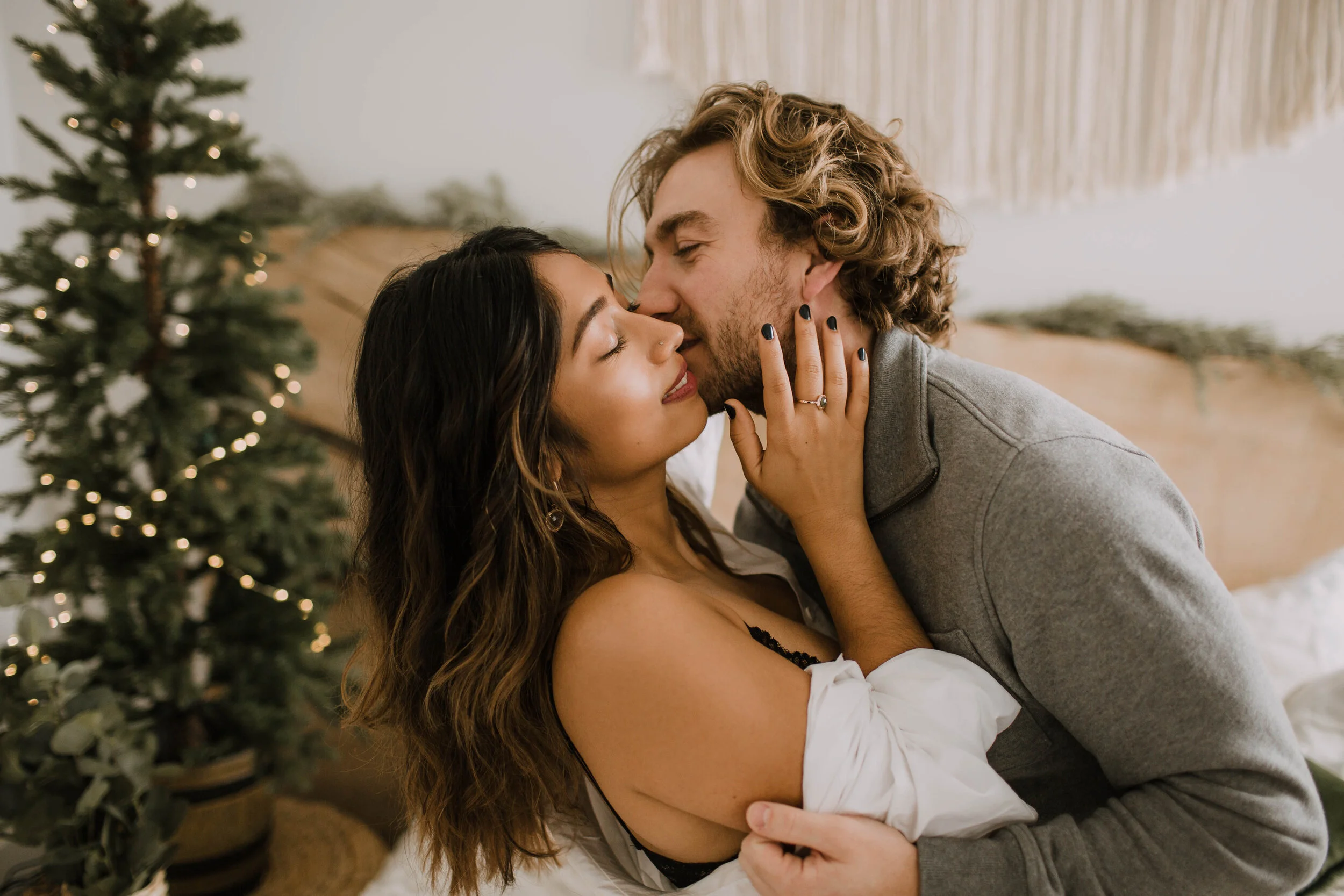 GH Photography Intimate Festive Holiday Couples Session-30.jpg