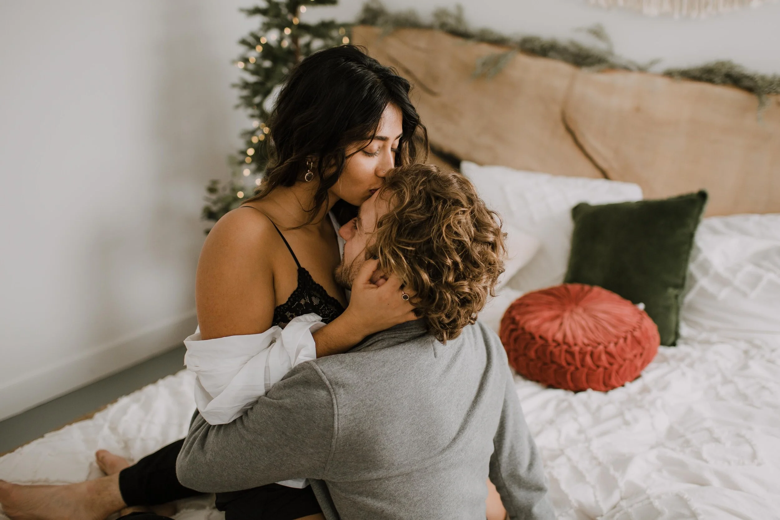 GH Photography Intimate Festive Holiday Couples Session-42.jpg